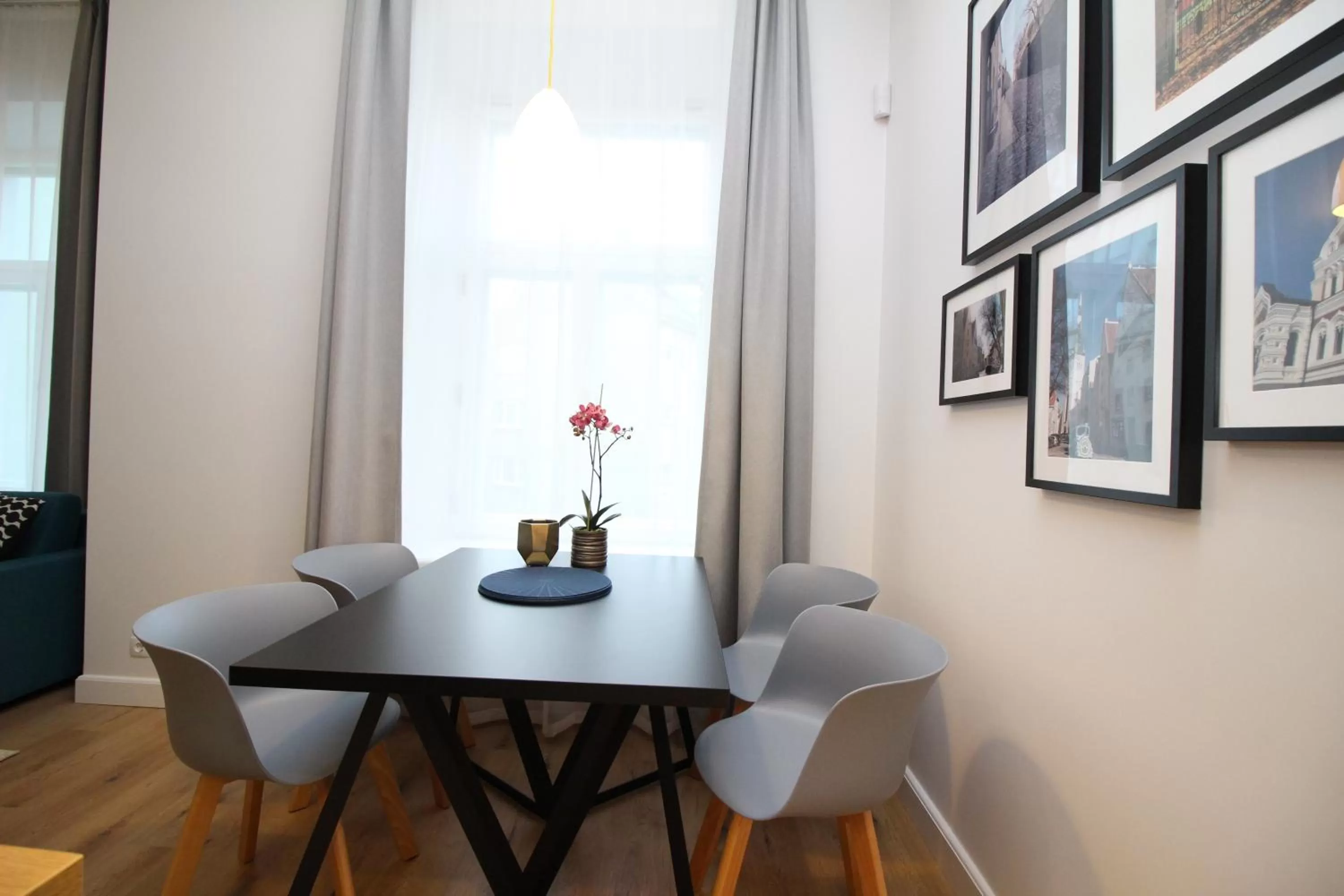 Dining area in Tallinn City Apartments Old Town Suites