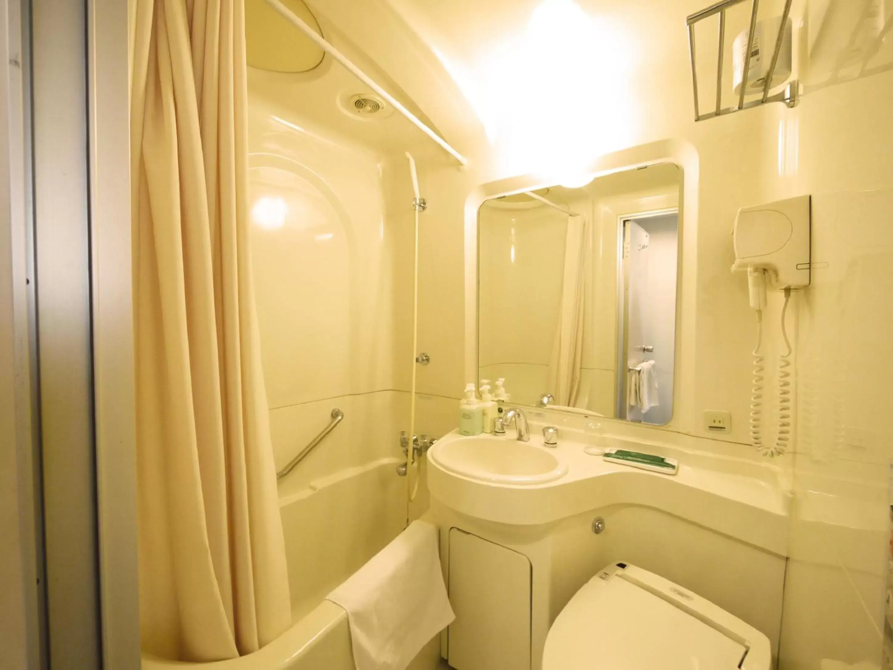 Shower, Bathroom in Hotel Route-inn Utsunomiya Yuinomori