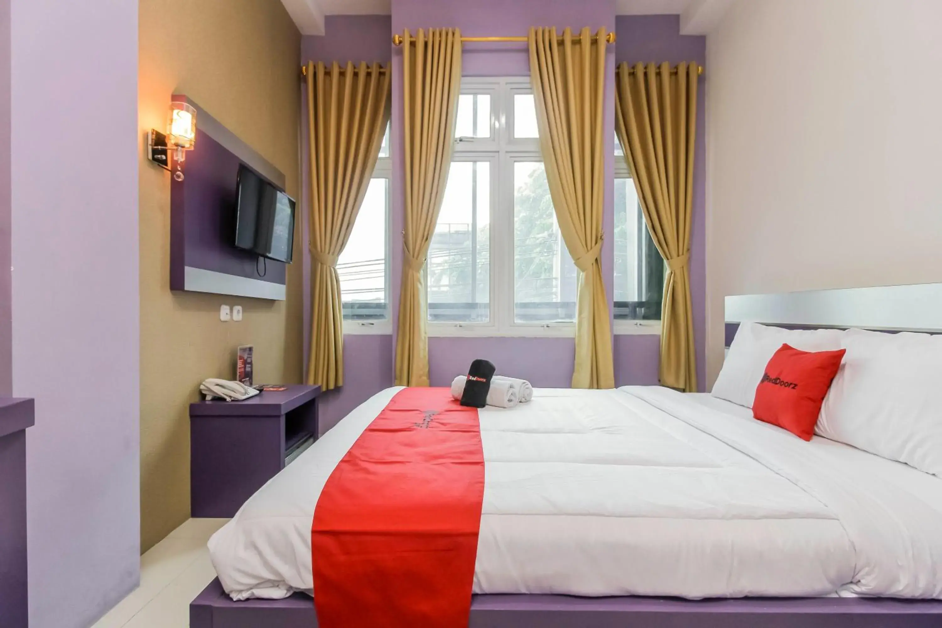 Bedroom, Bed in RedDoorz Plus near Stasiun Bekasi