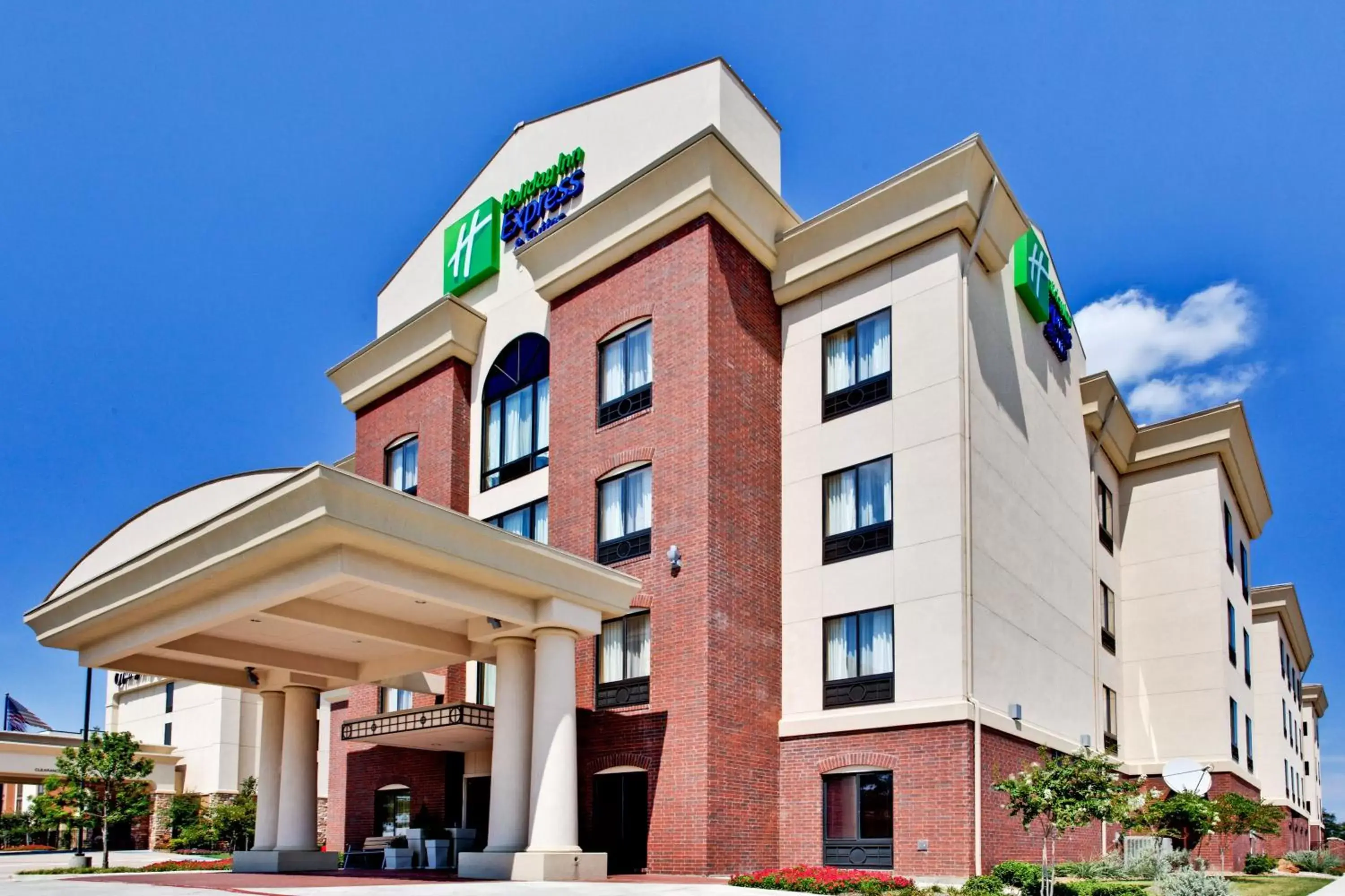Property Building in Holiday Inn Express Hotel & Suites DFW West - Hurst, an IHG Hotel