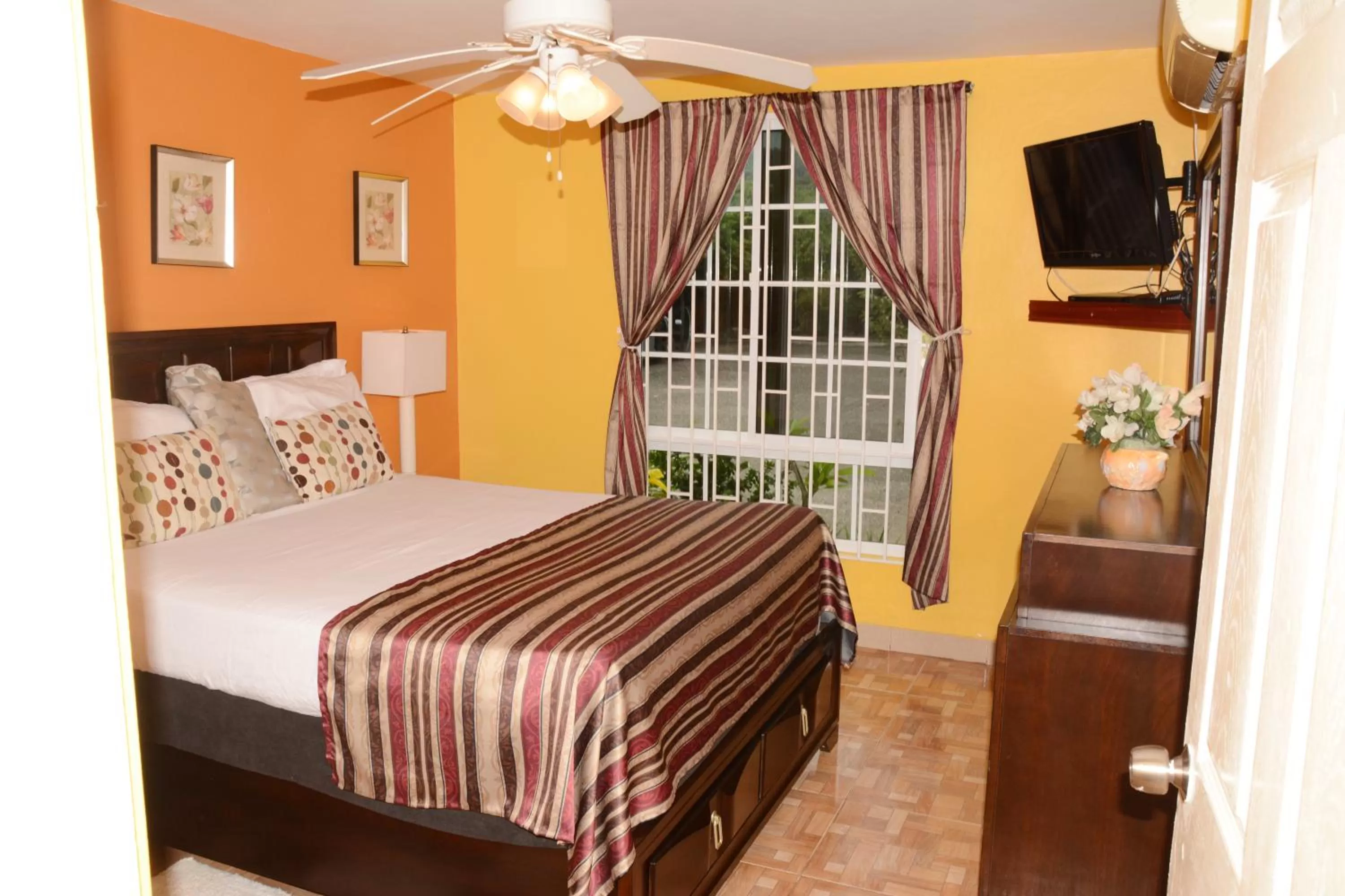 Bed in Seacastles by the beach/pool