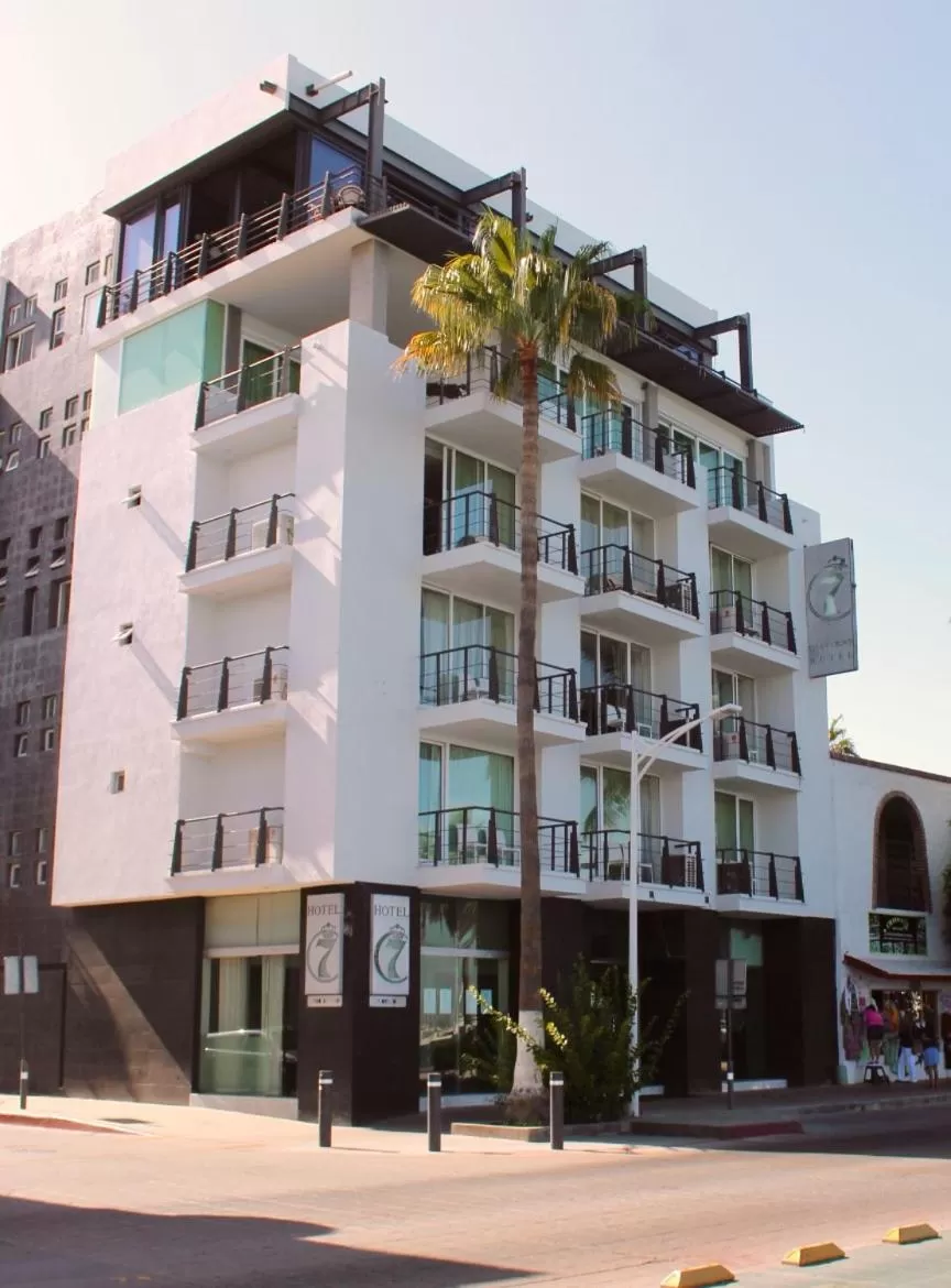 Property building in Seven Crown La Paz Malecon