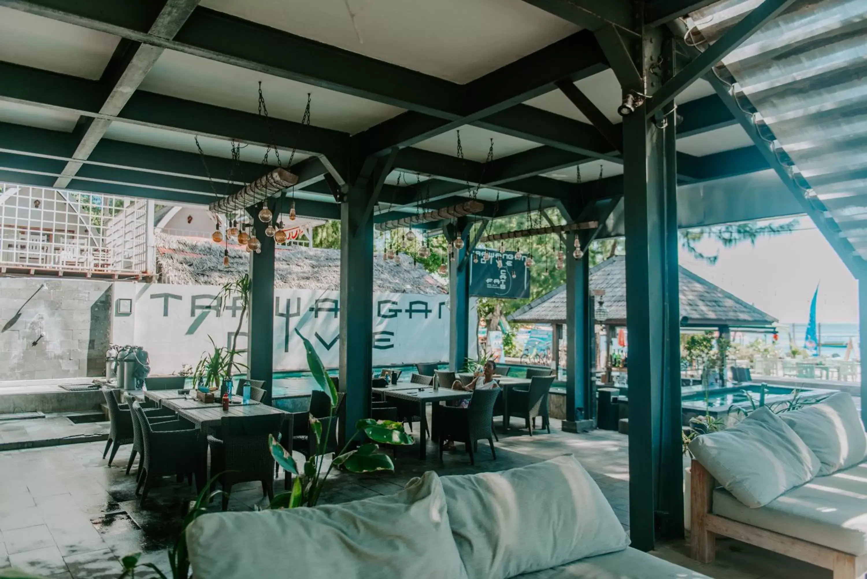 Restaurant/Places to Eat in Trawangan Dive Resort