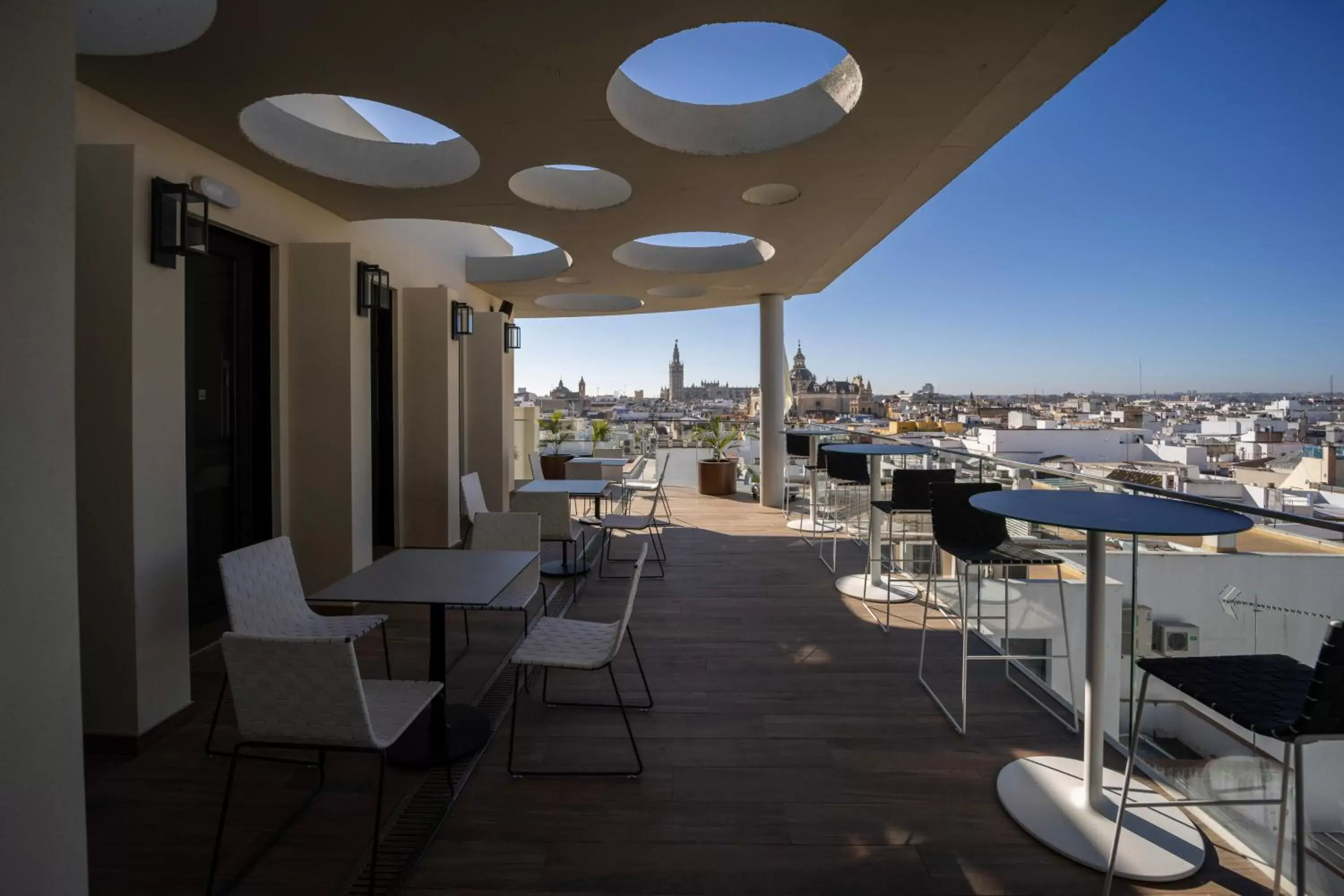 Balcony/Terrace, Restaurant/Places to Eat in abba Sevilla