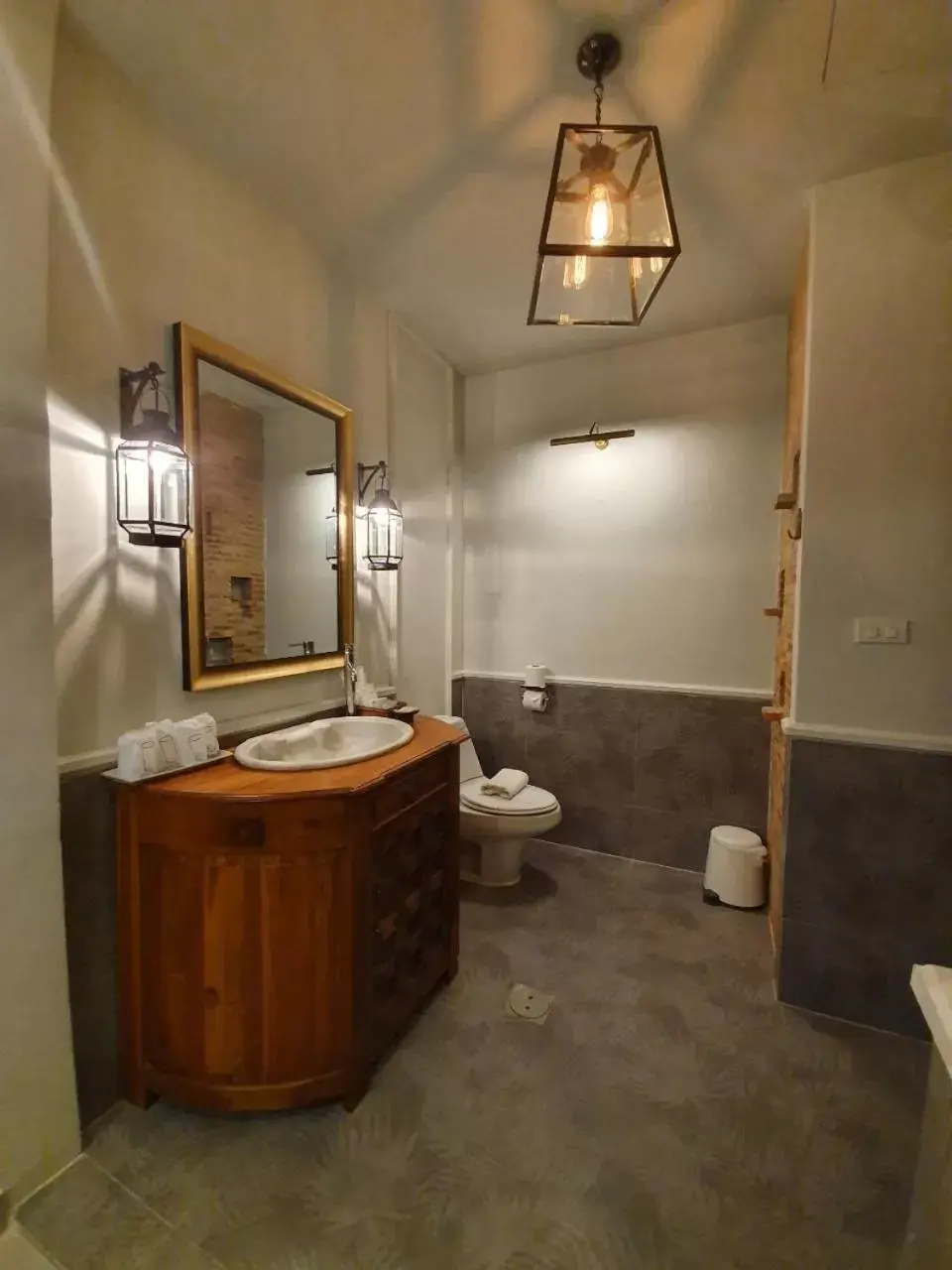 Bathroom in Tharaburi Resort