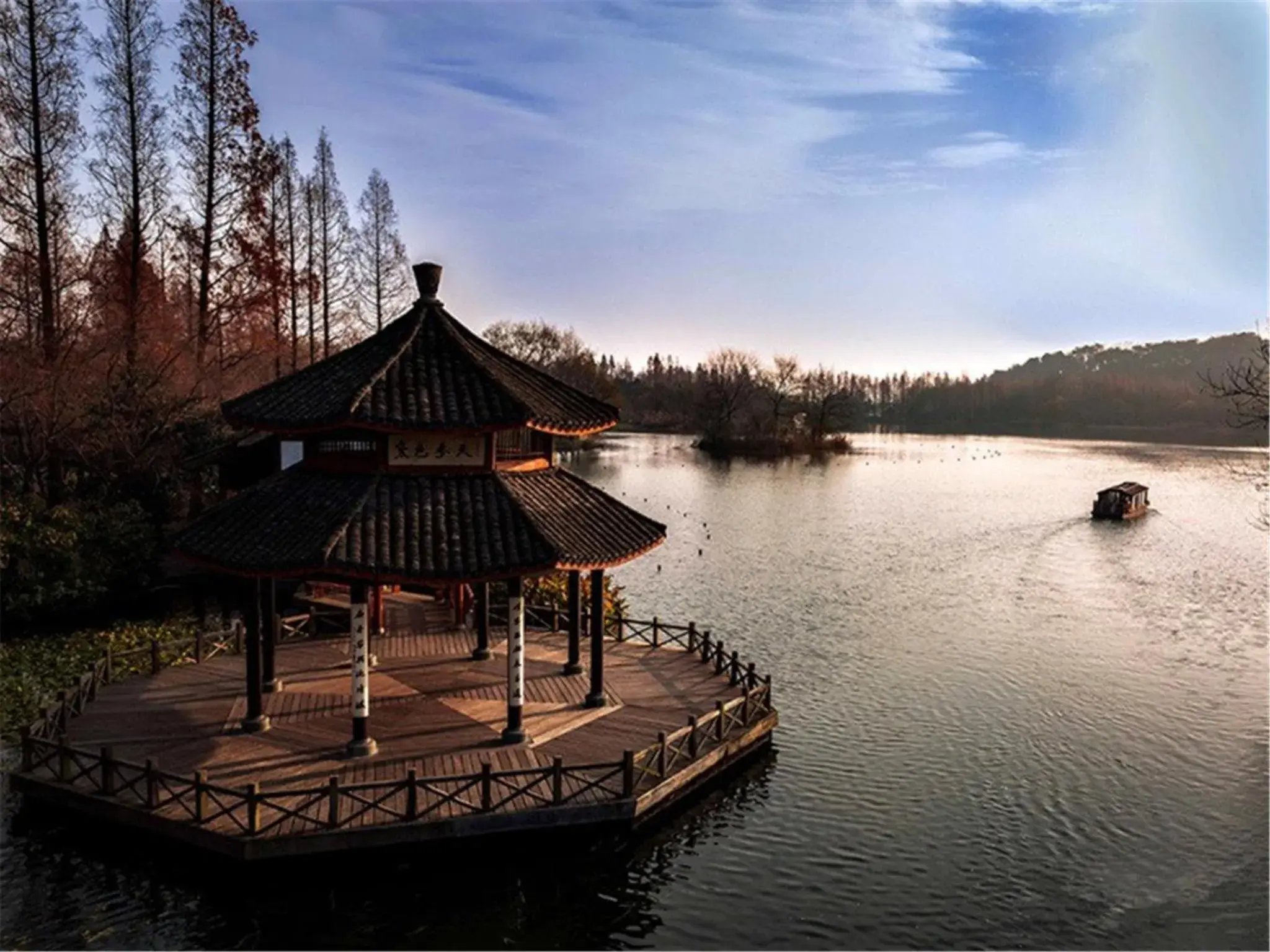 Nearby landmark in Yurong West-Lake-Cottage Holiday Hotel Hangzhou