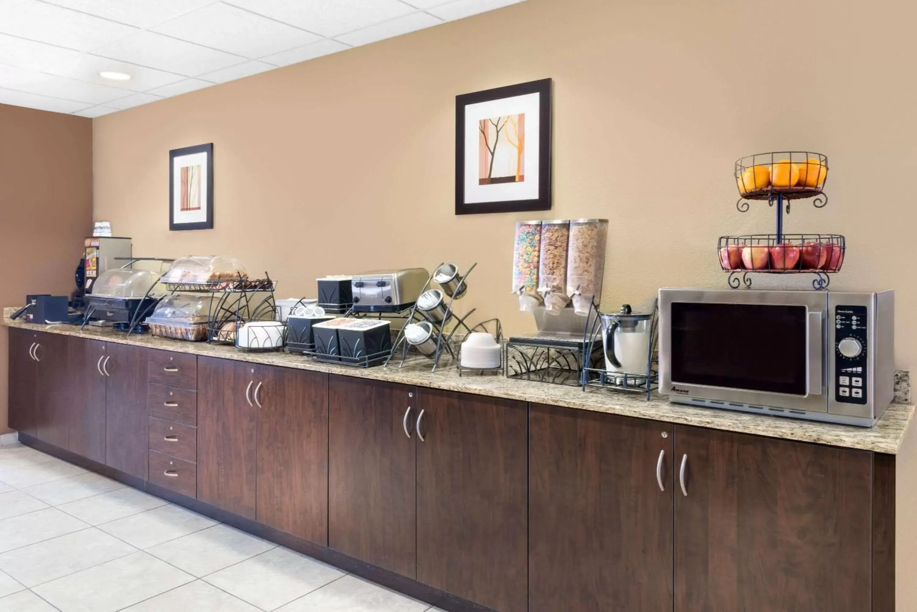 Restaurant/places to eat in Microtel Inn & Suites by Wyndham