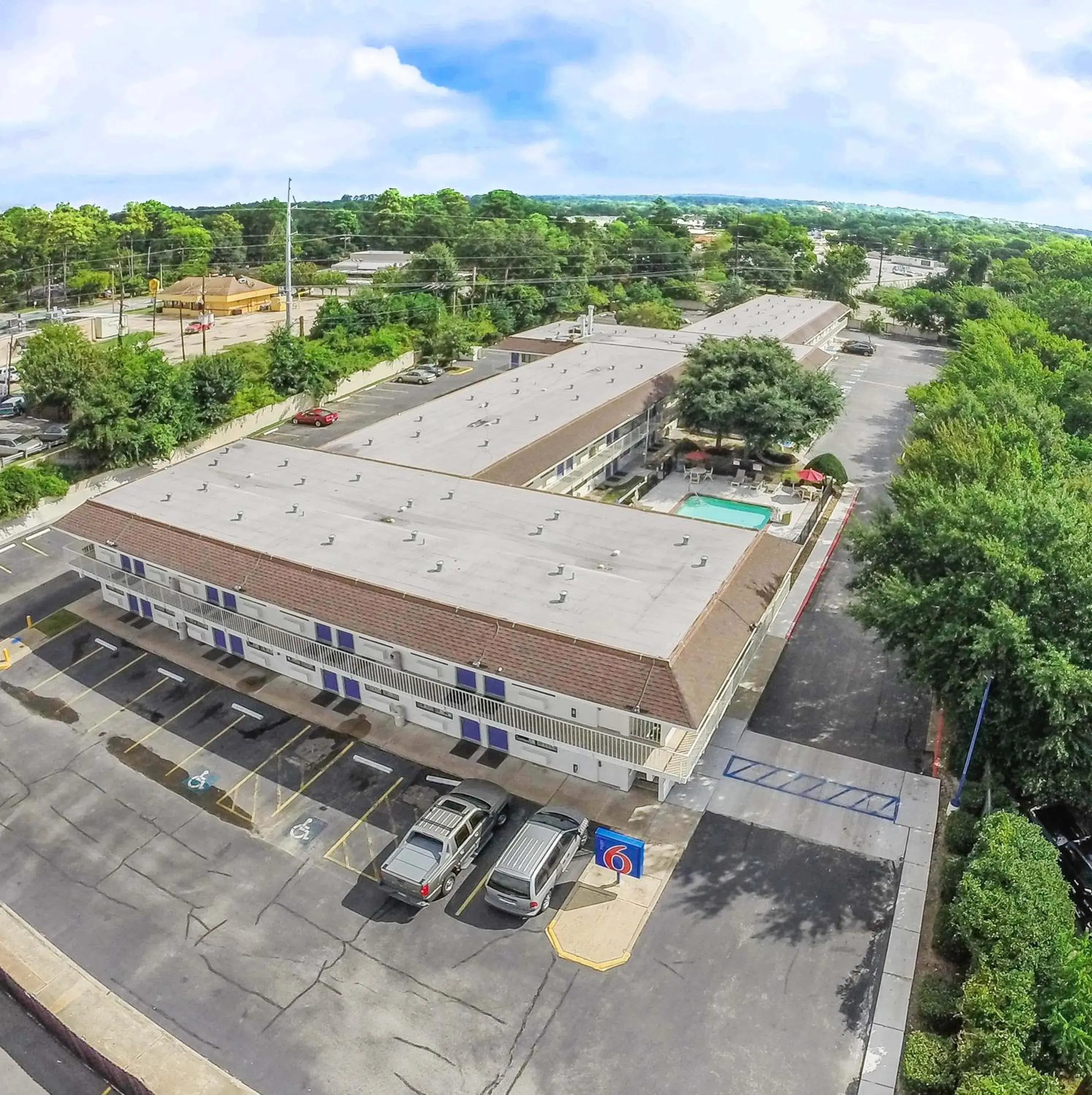 Facade/entrance, Bird's-eye View in Motel 6-Huntsville, TX