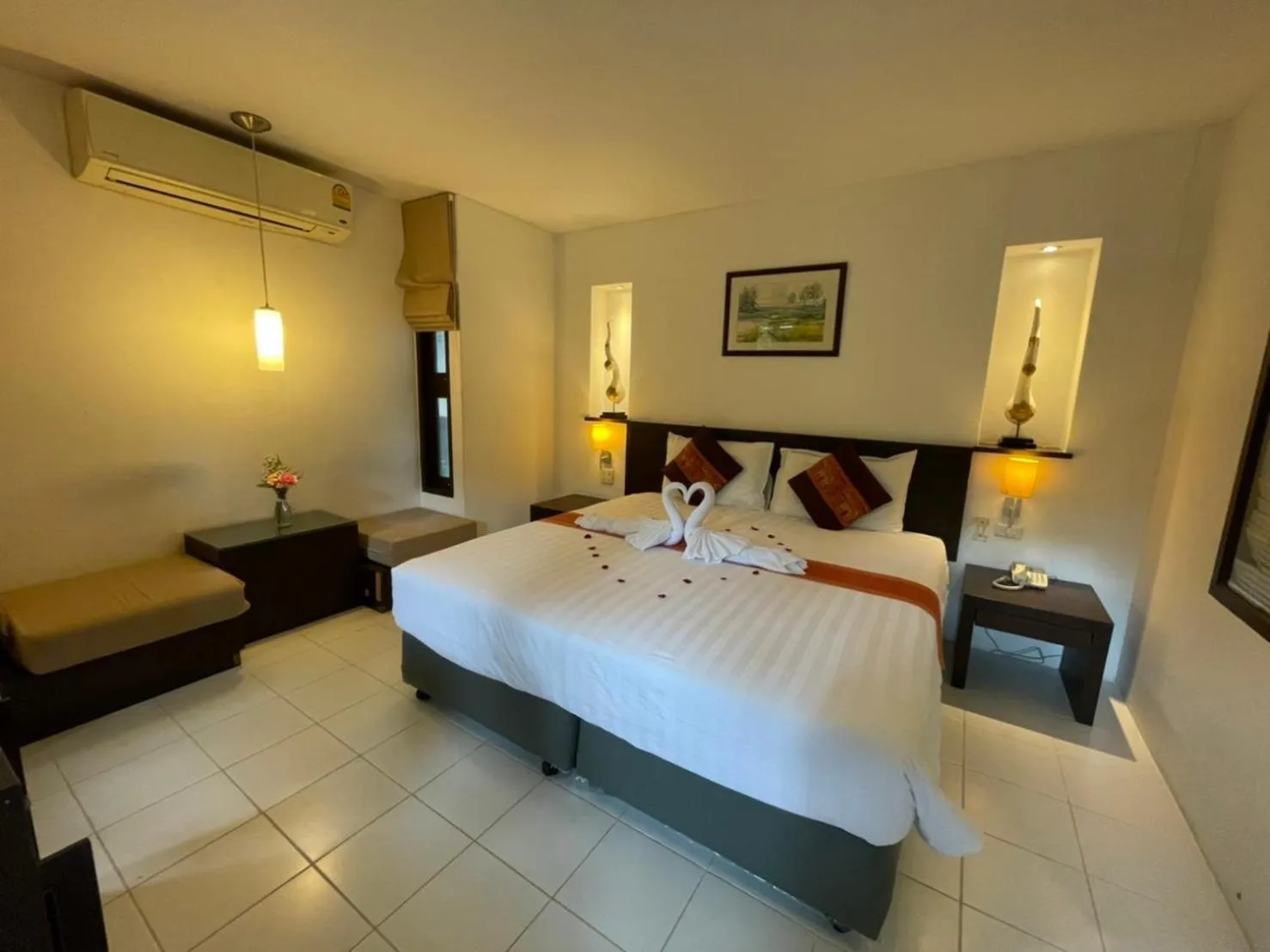 Photo of the whole room, Bed in Evergreen Resort