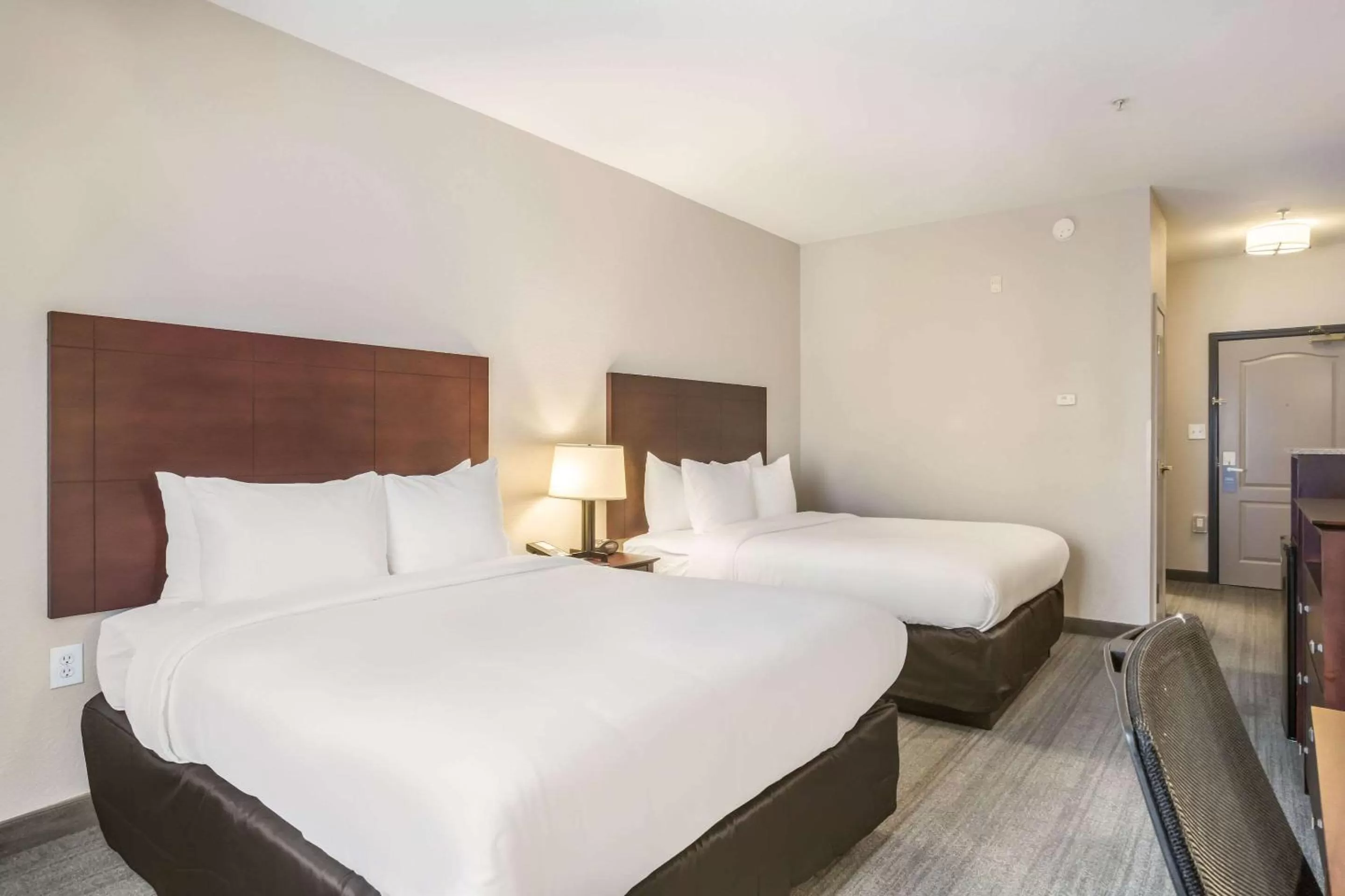 Photo of the whole room, Bed in Comfort Inn & Suites Fairburn - Atlanta Southwest