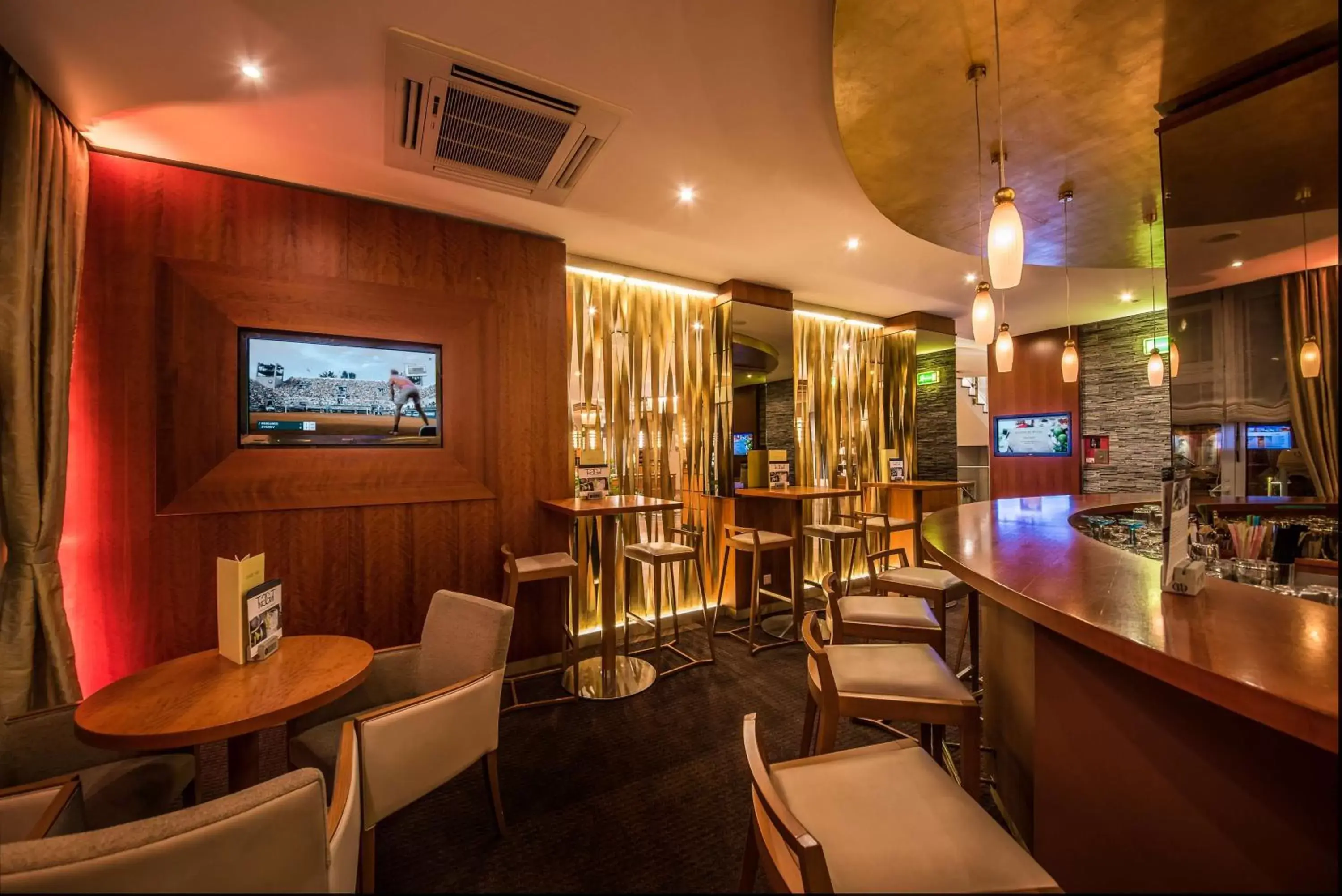 Lounge or bar, Lounge/Bar in Best Western Plus Delta Park Hotel