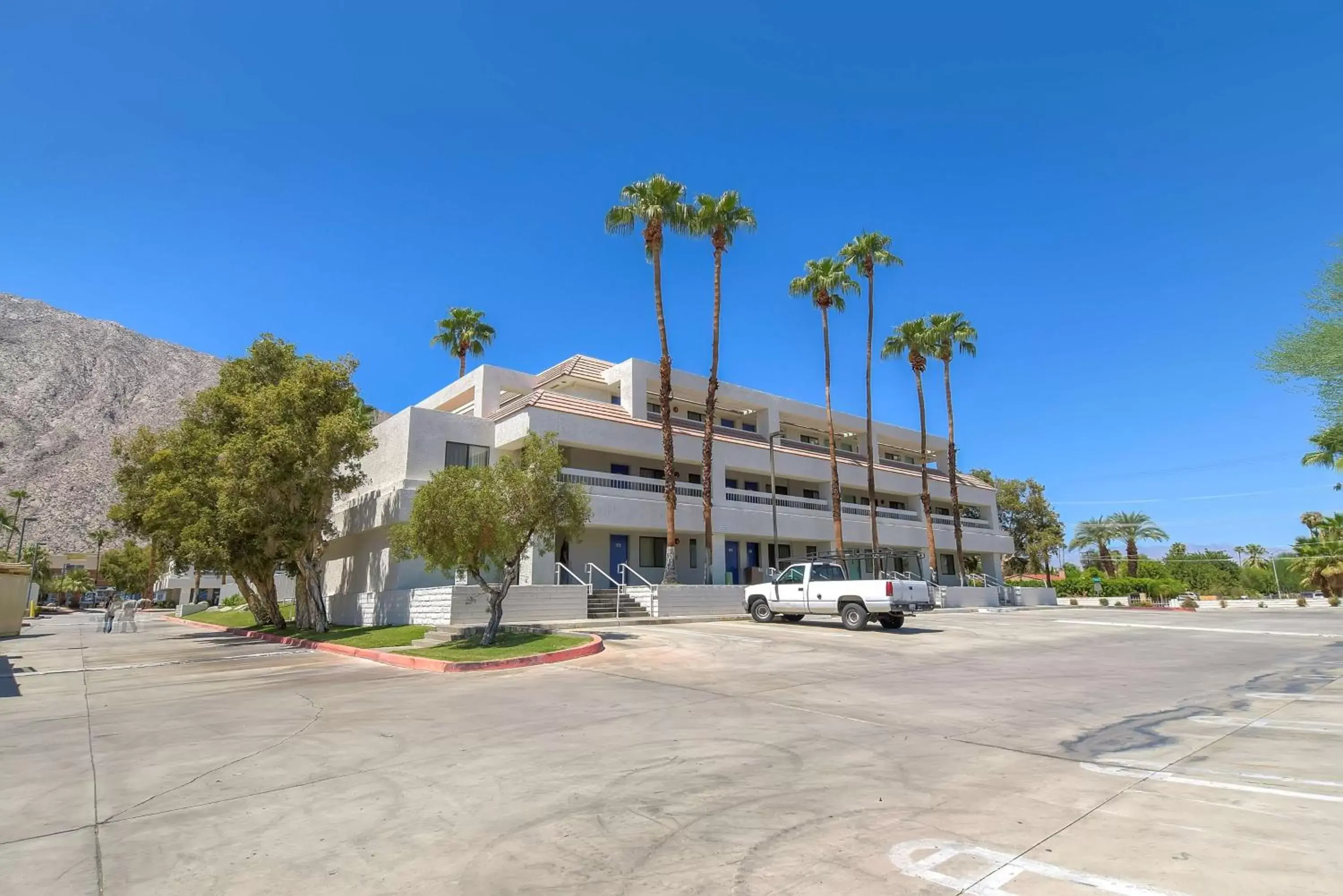 Property building in Motel 6-Palm Springs, CA - Downtown Property building in Motel 6-Palm Springs, CA - Downtown