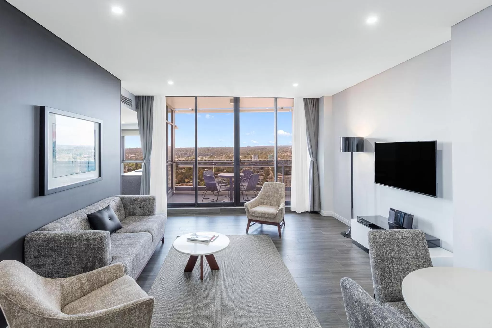 TV and multimedia in Meriton Suites Church Street, Parramatta