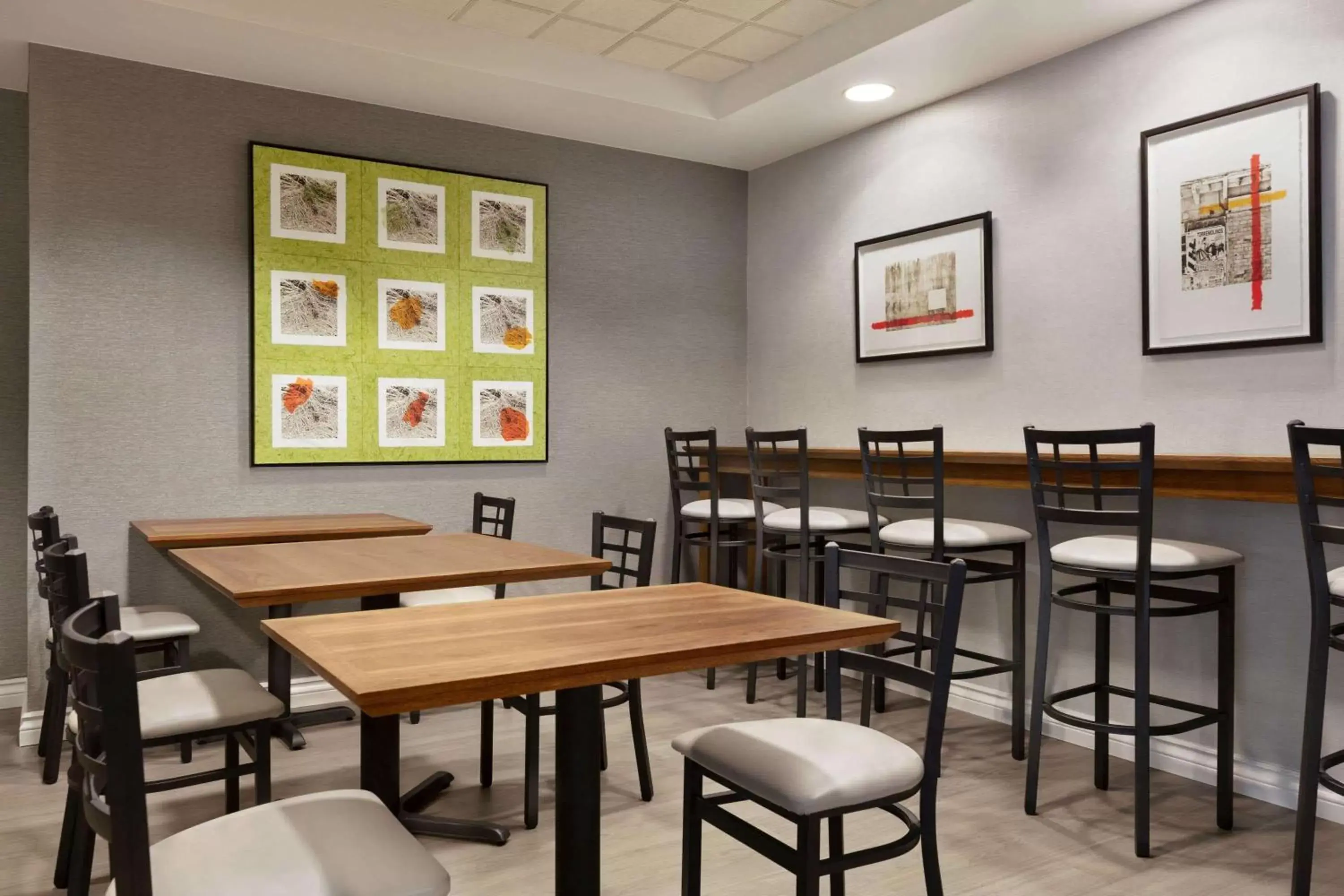 Restaurant/Places to Eat in Wingate by Wyndham Denver Tech Center