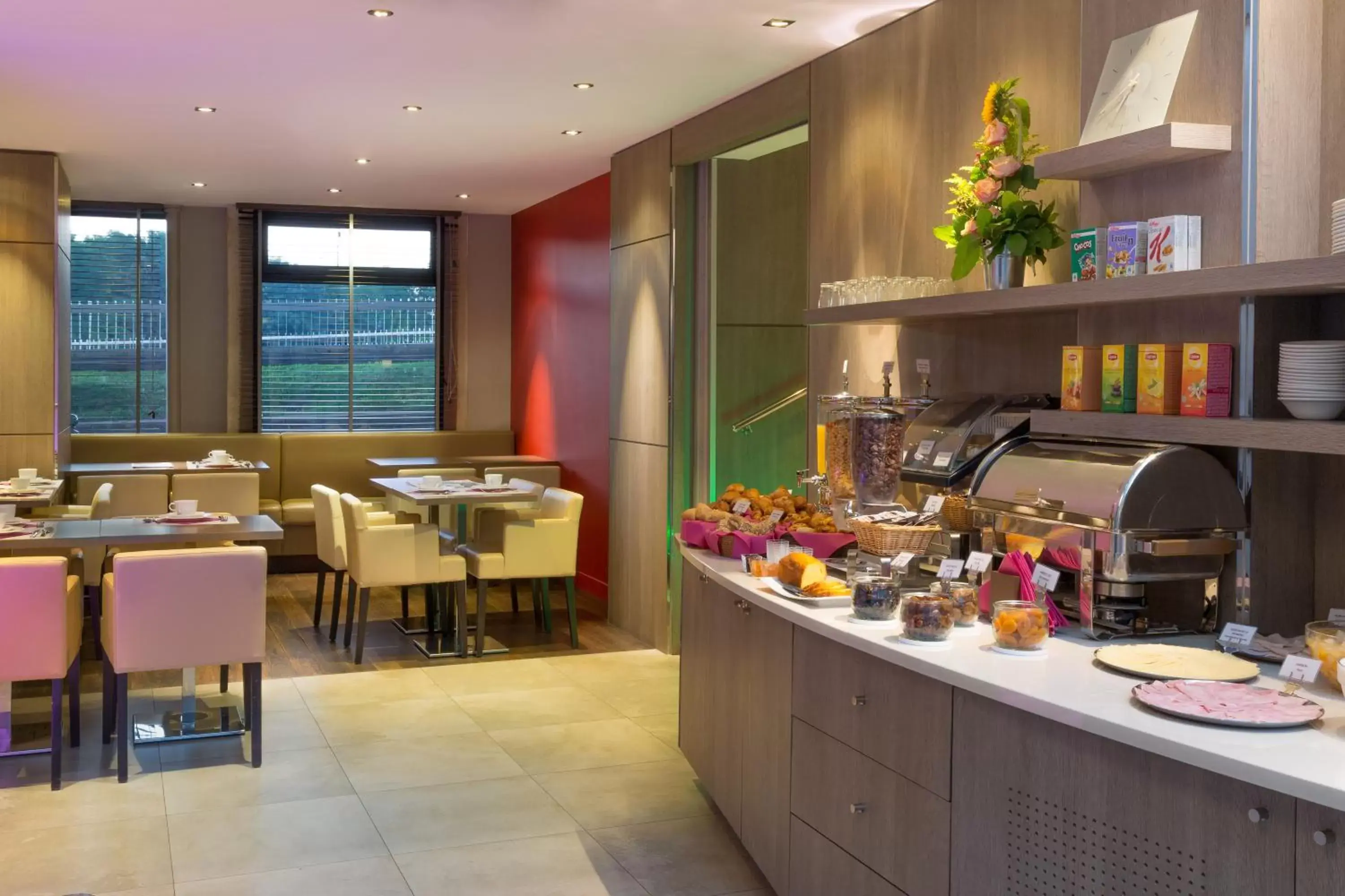 Buffet breakfast, Restaurant/Places to Eat in Best Western Seine West Hotel