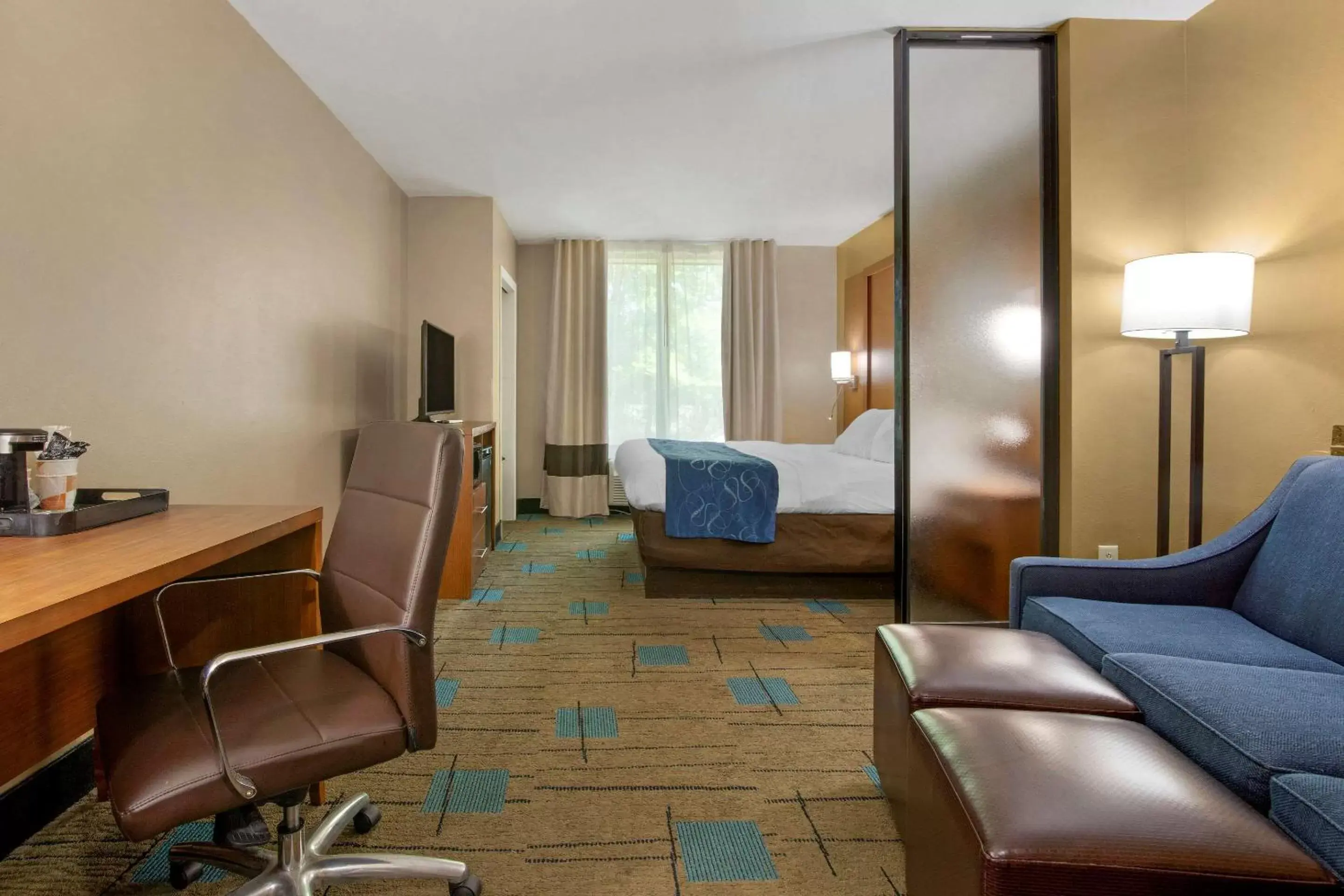 Photo of the whole room, Seating Area in Comfort Suites near MCAS Beaufort