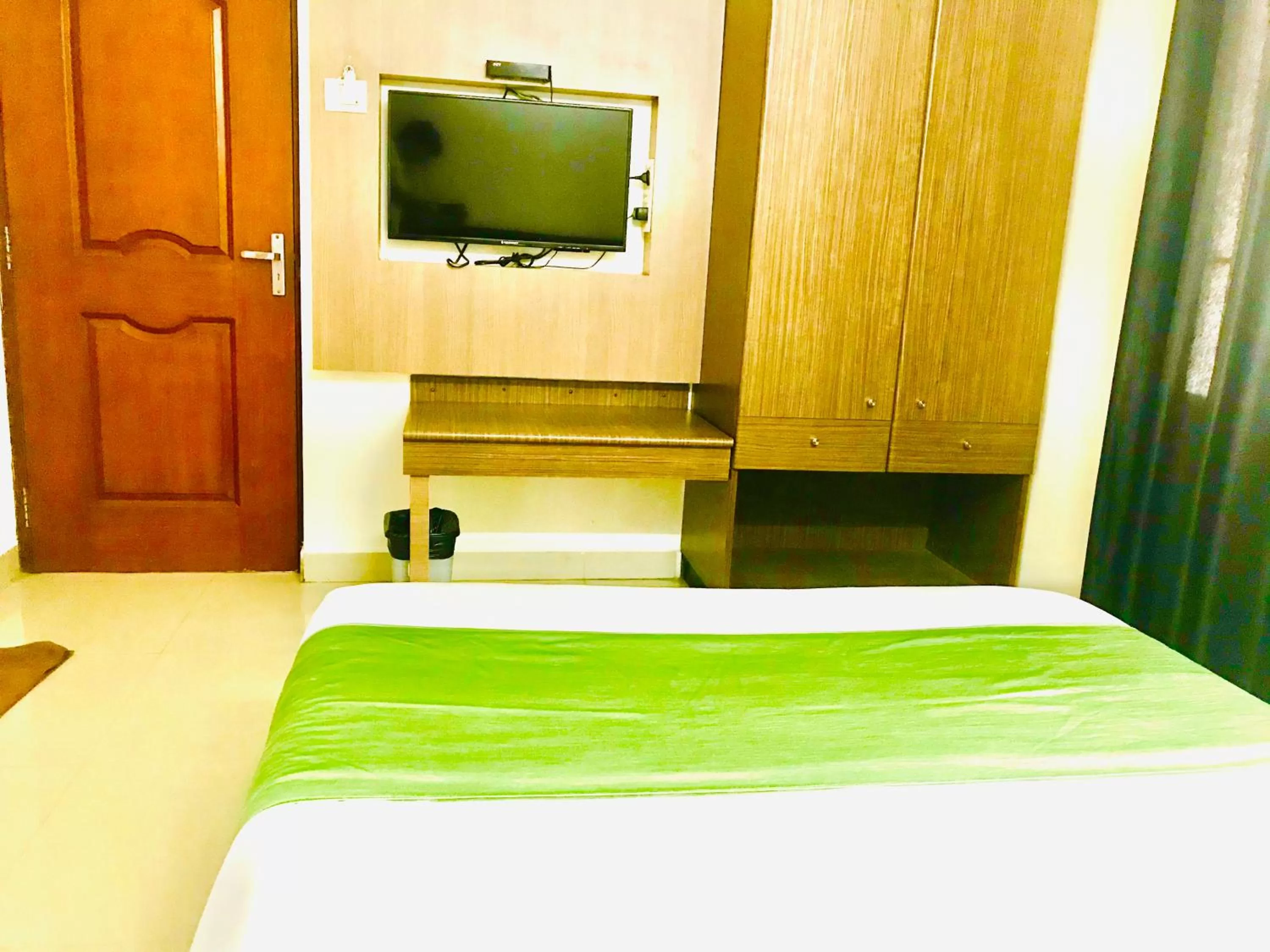 Bed in Hotel Half Moon Chennai