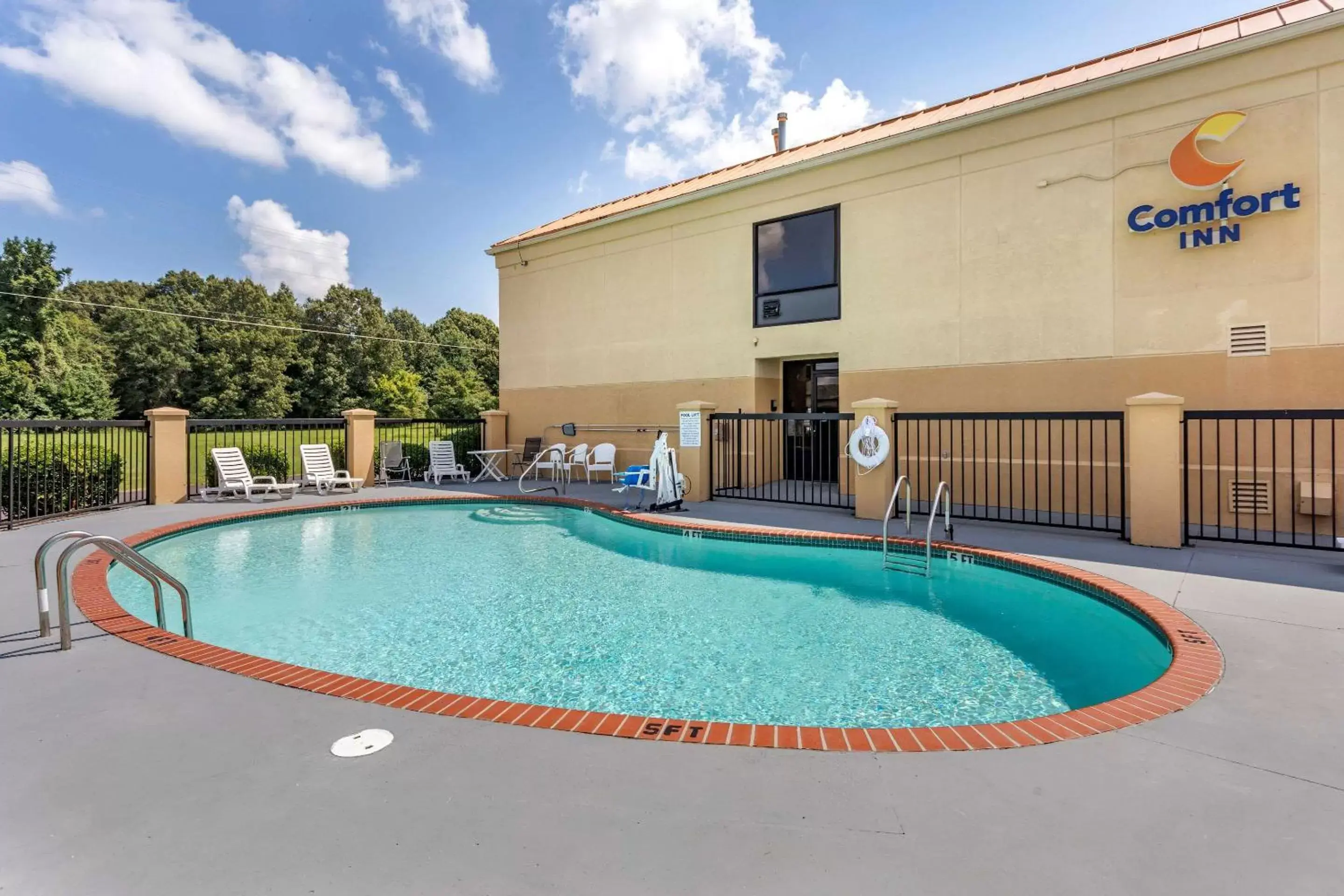 Activities, Property Building in Comfort Inn Brownsville I-40