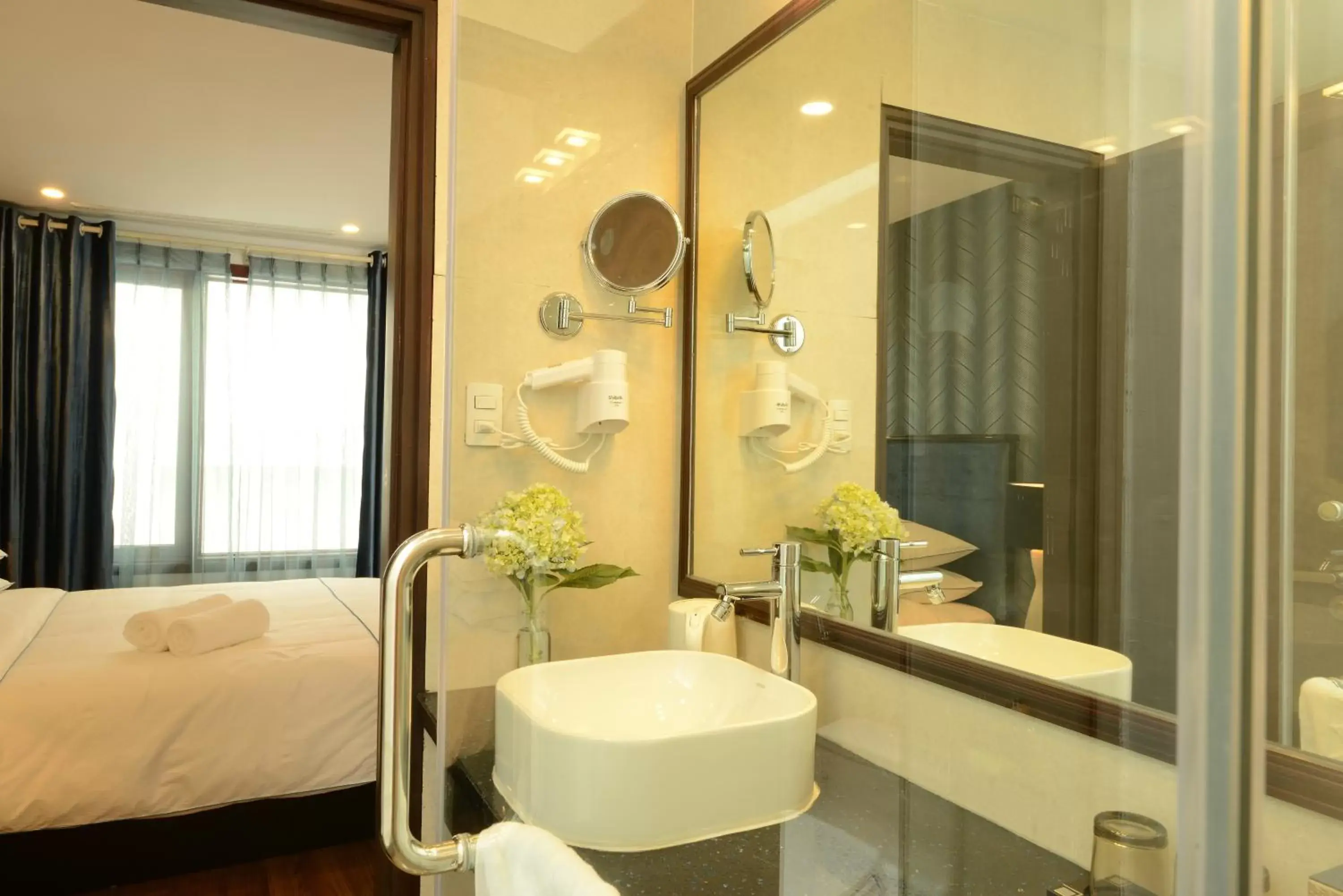 Bathroom in Hanoi Emerald Waters Hotel & Spa