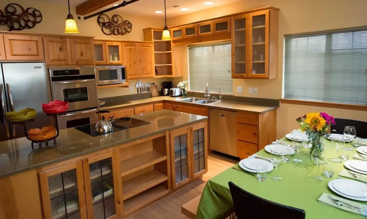 Kitchen or kitchenette, Kitchen/Kitchenette in Obertal Inn