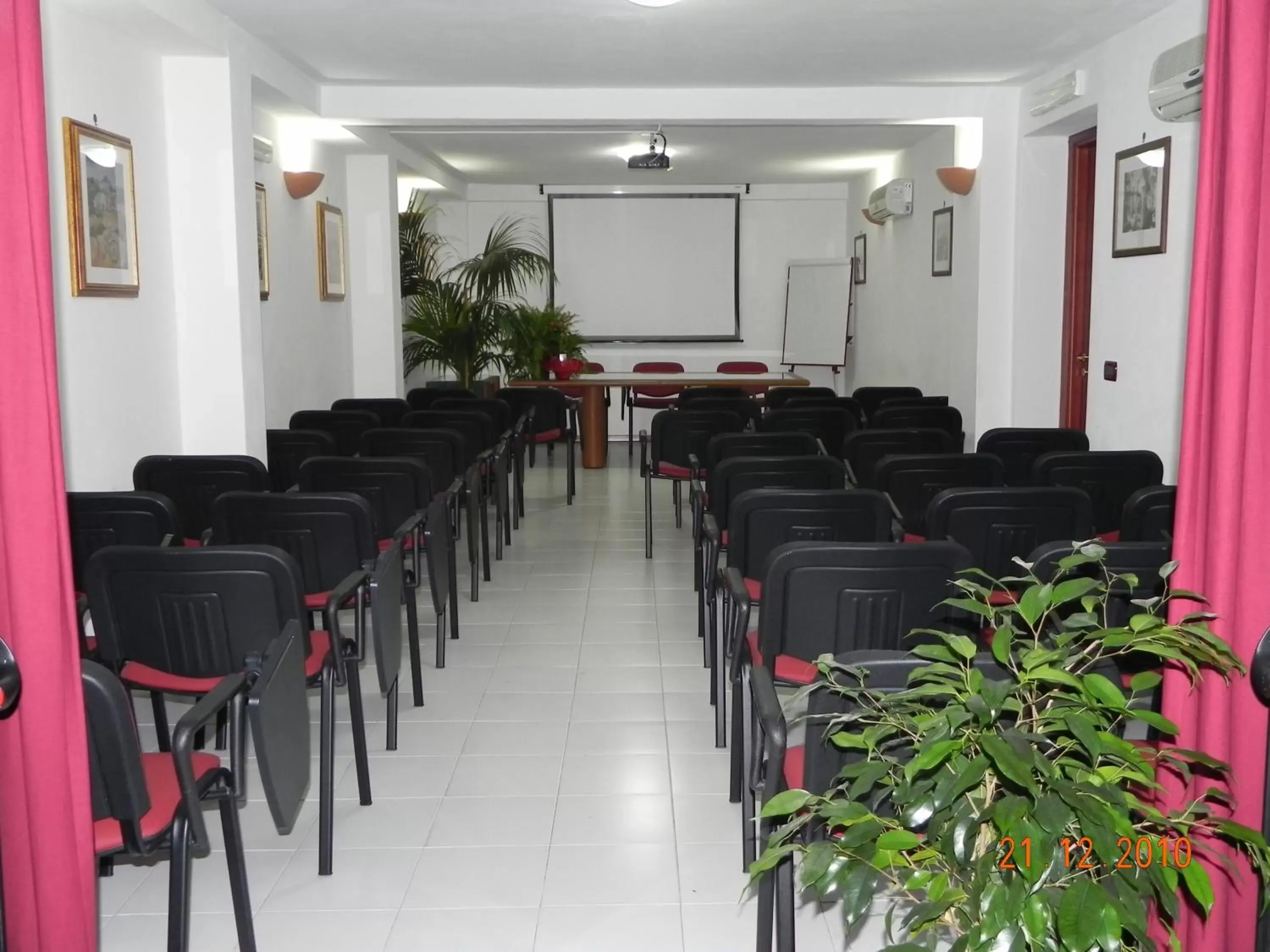 Business facilities in Torreata Hotel & Residence