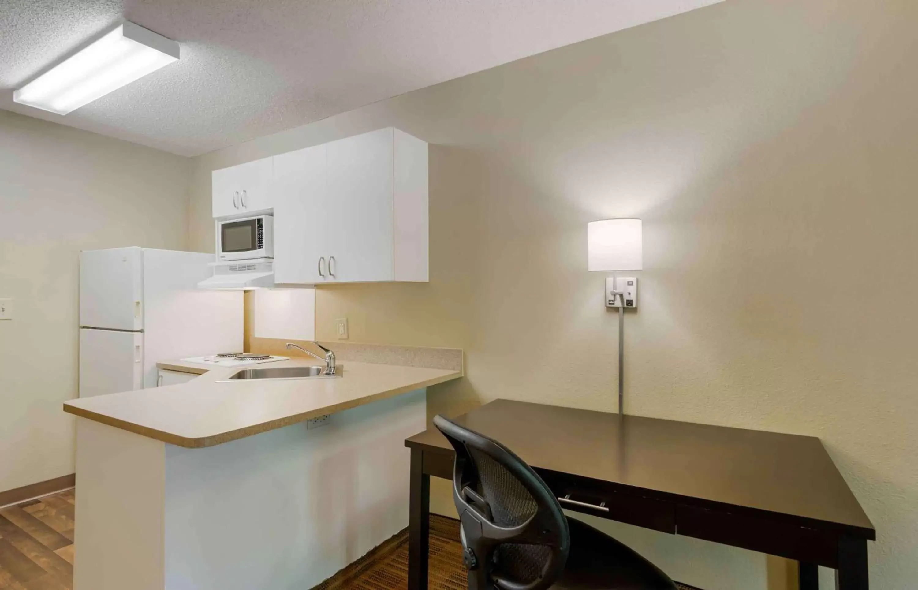Bedroom, Kitchen/Kitchenette in Extended Stay America Suites - Atlanta - Marietta - Windy Hill