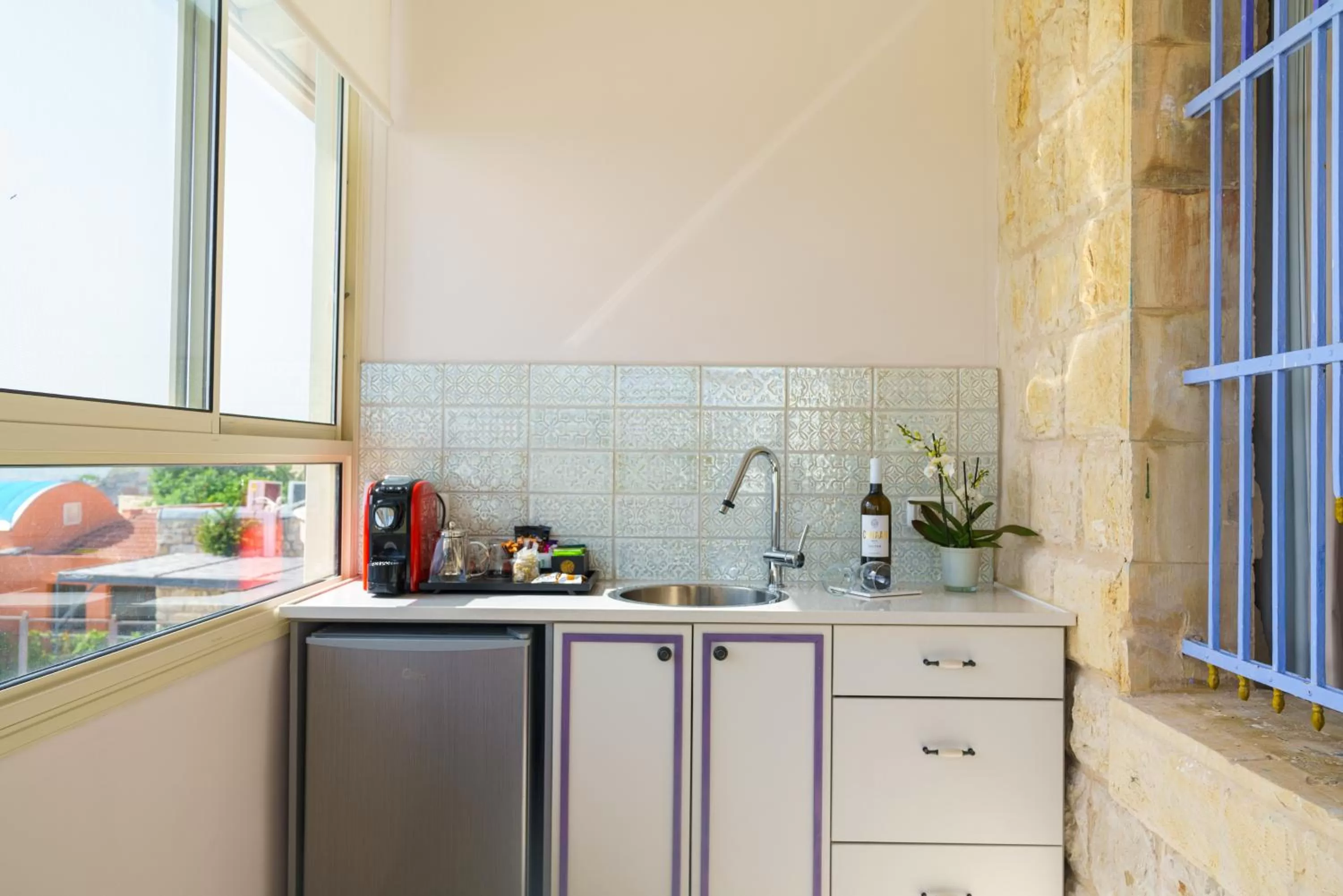 Kitchen or kitchenette in The Way Inn - Boutique Suites