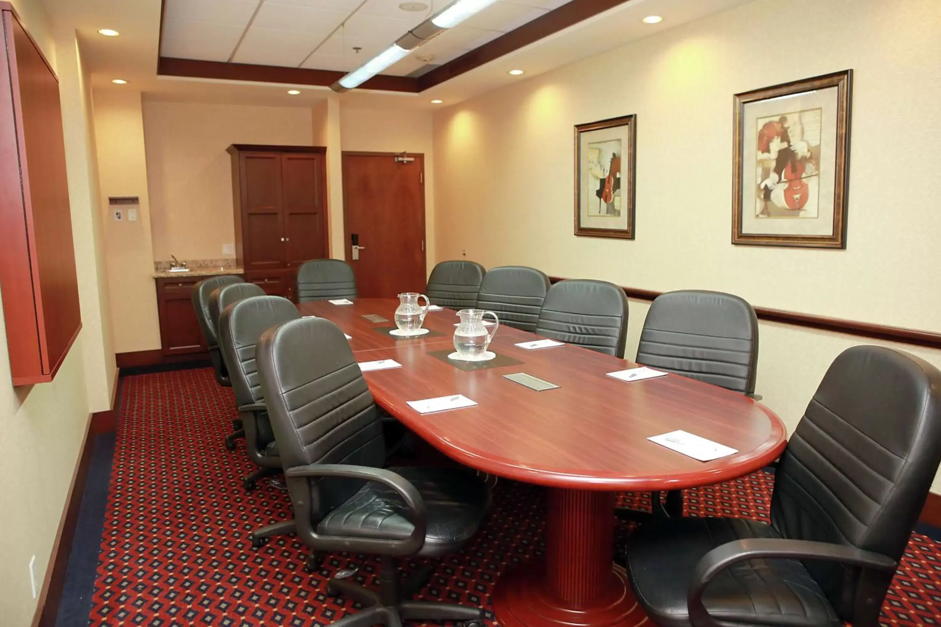 Meeting/conference room in Hampton Inn & Suites Laval