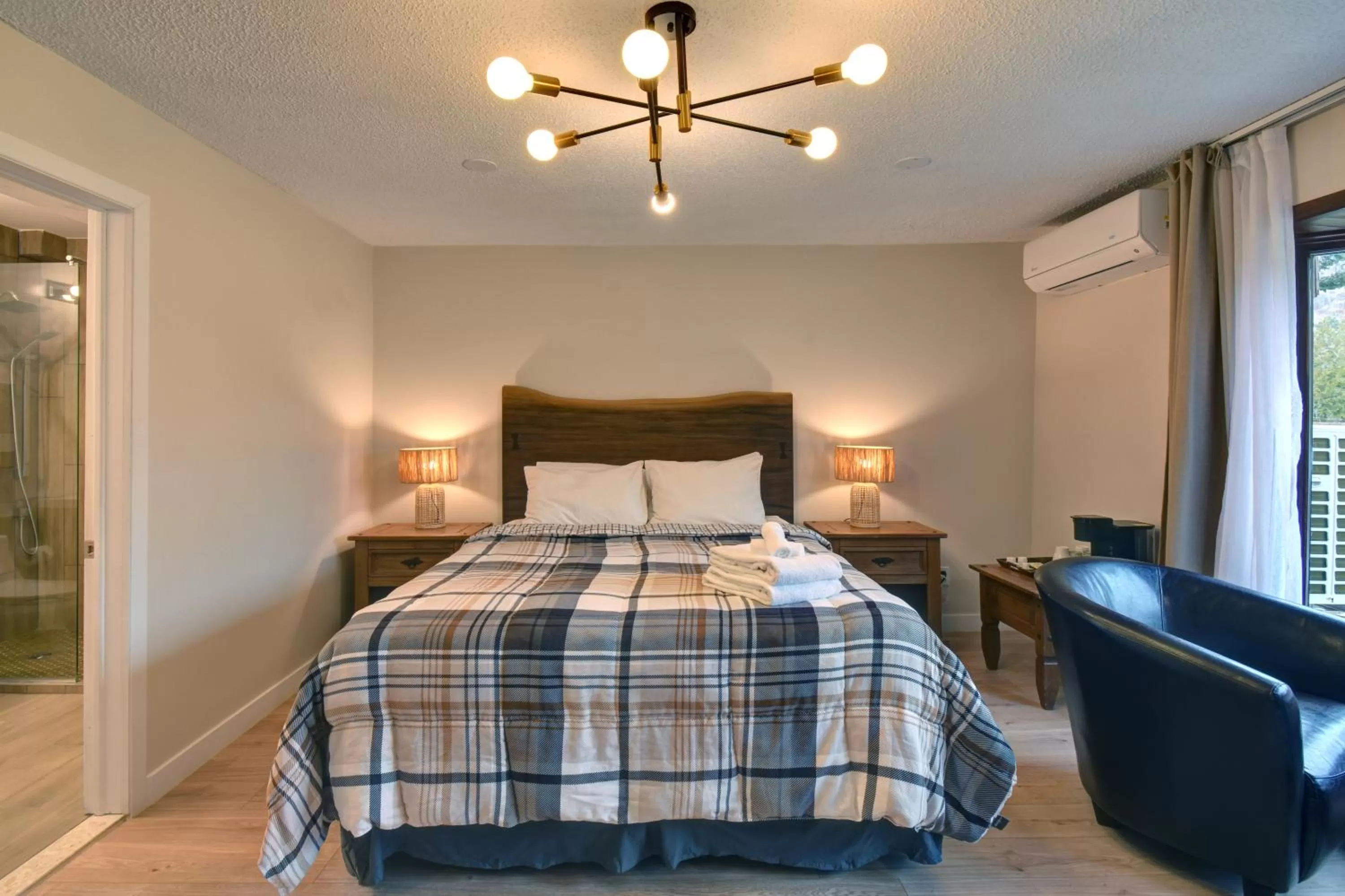 Bed in Hôtel du Lac Lenore