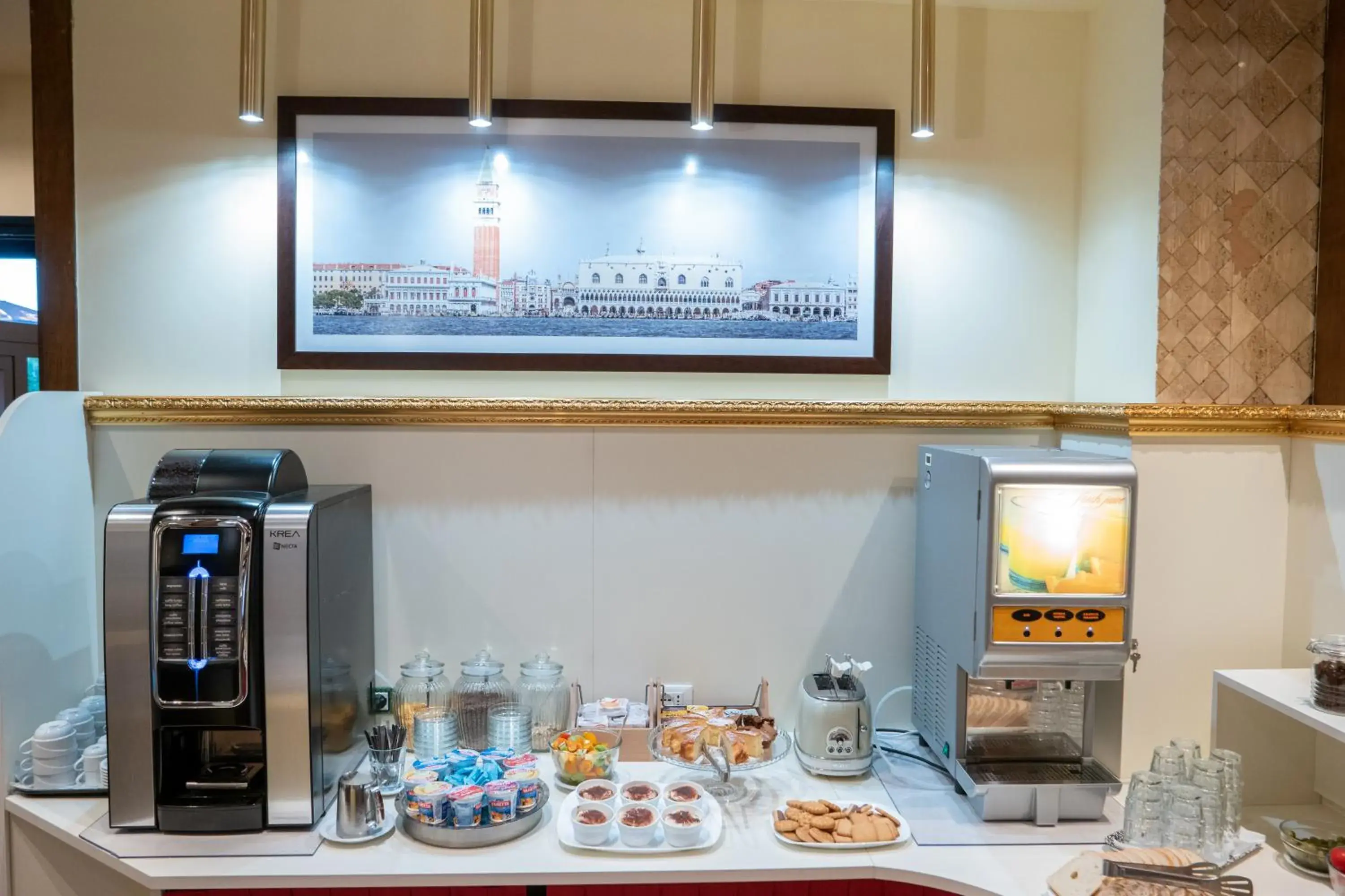 Buffet breakfast in Hotel Autoespresso Venice