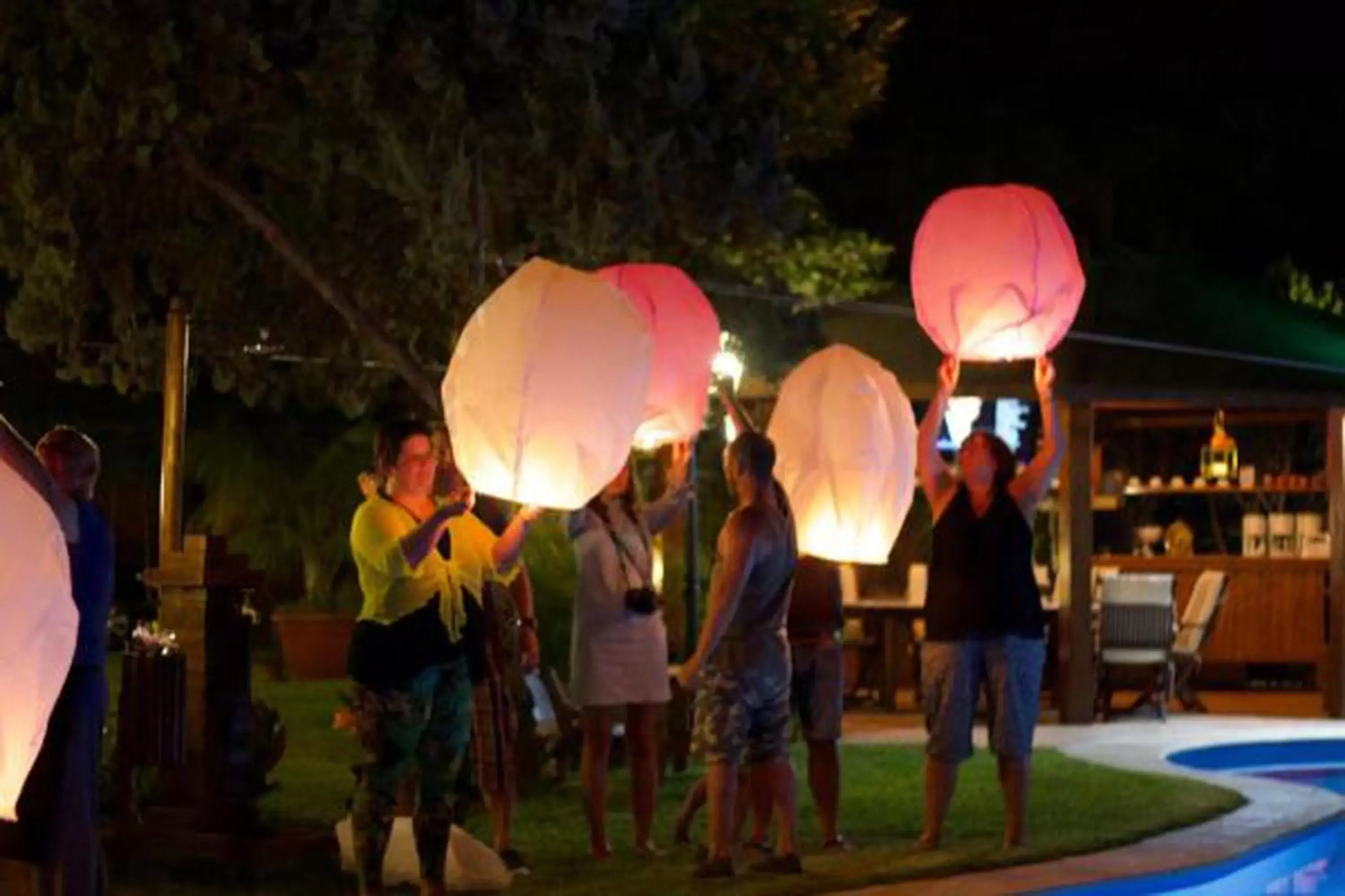 Evening entertainment, Guests in Small Paradise Palermo