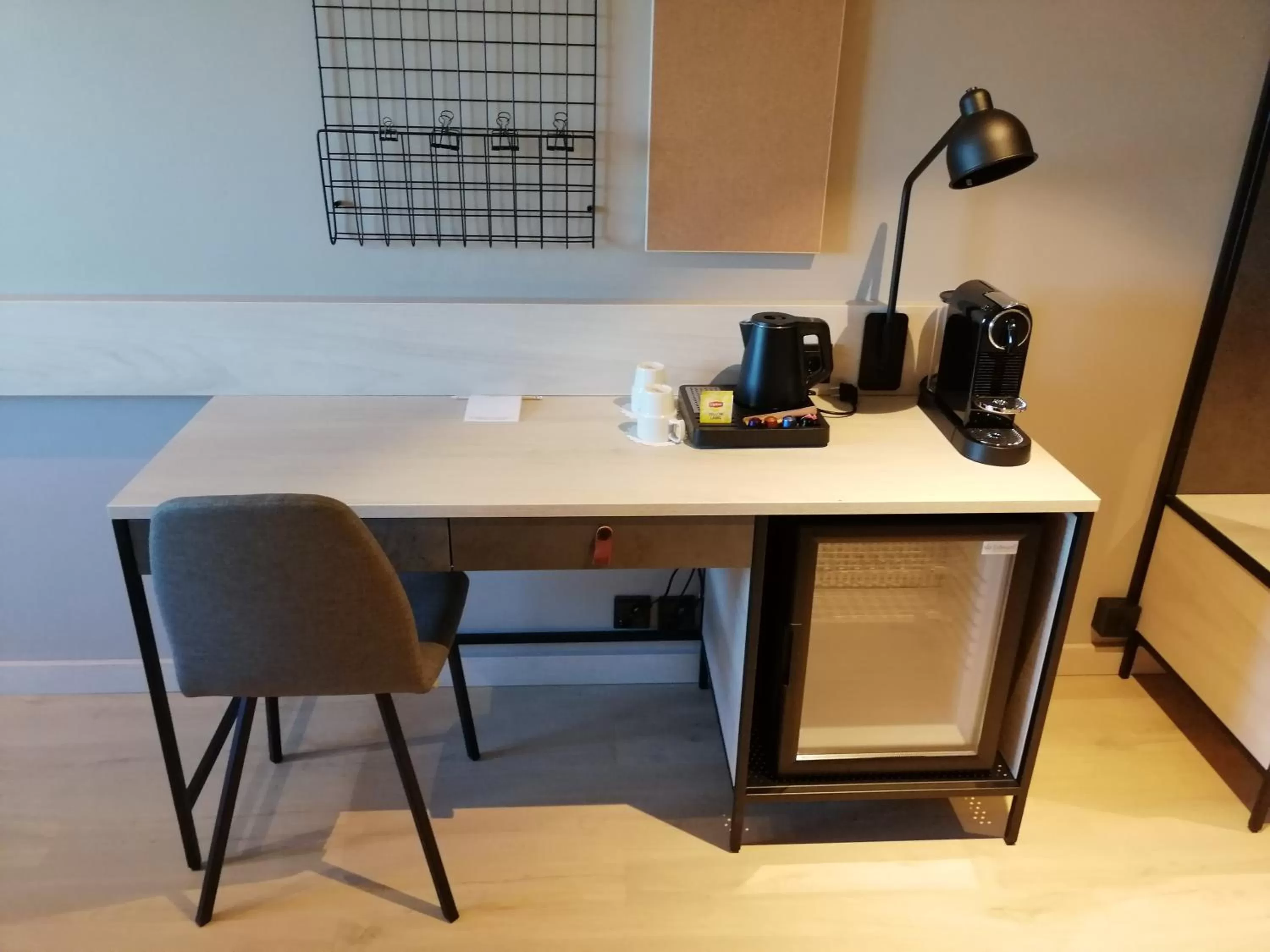 Coffee/tea facilities in Skyline Airport Hotel