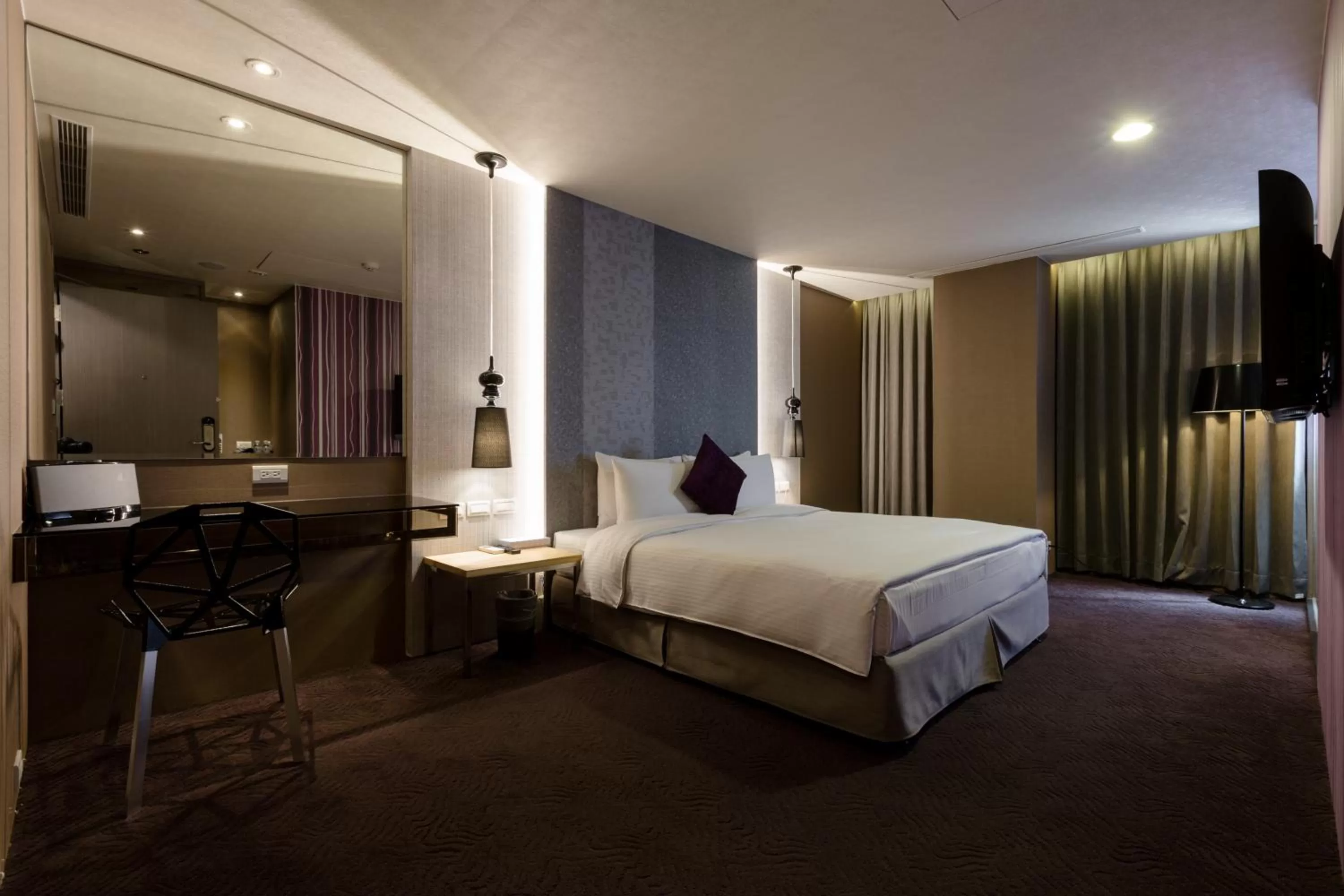 Photo of the whole room, Bed in Green Hotel