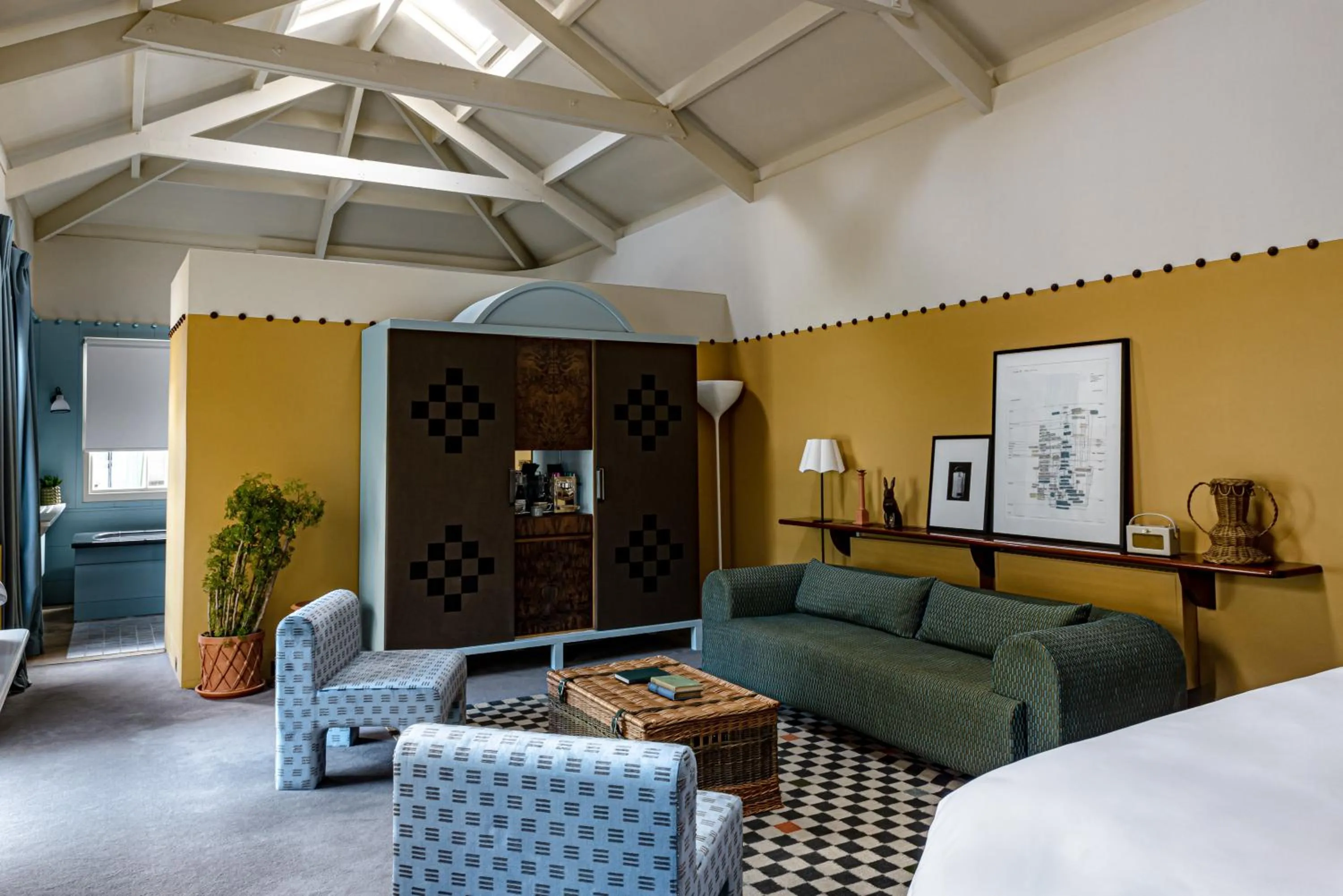 Bedroom, Bed in Cowley Manor Experimental