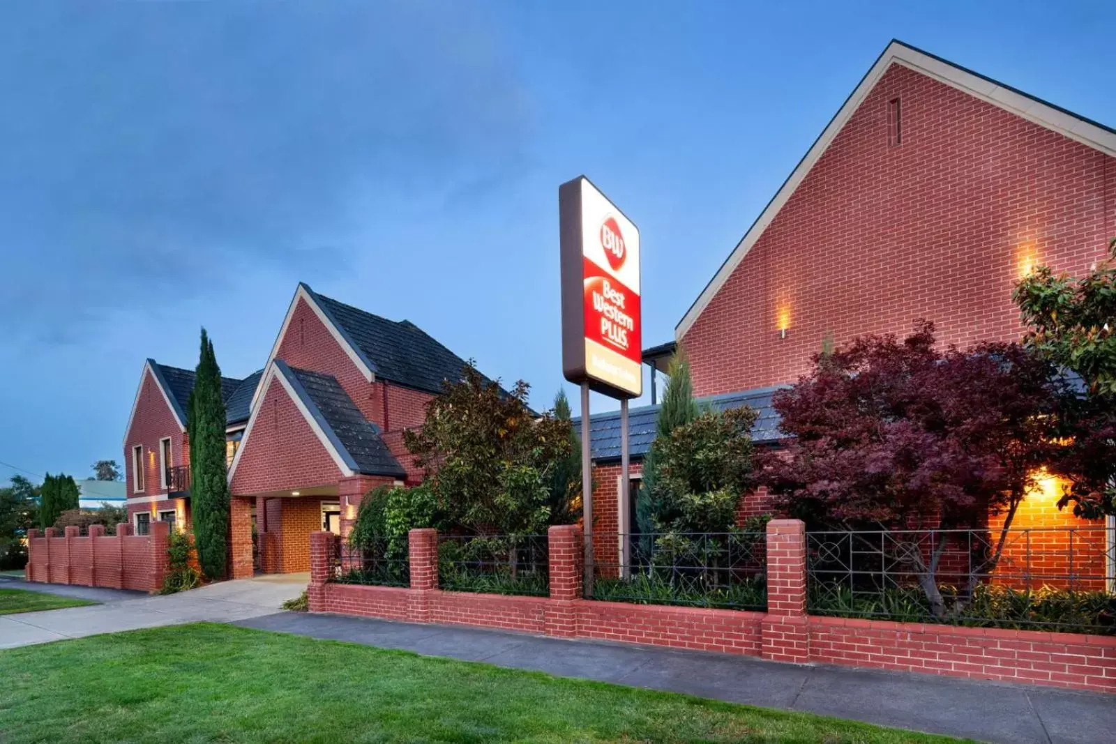 Facade/entrance, Property Building in Best Western Plus Ballarat Suites