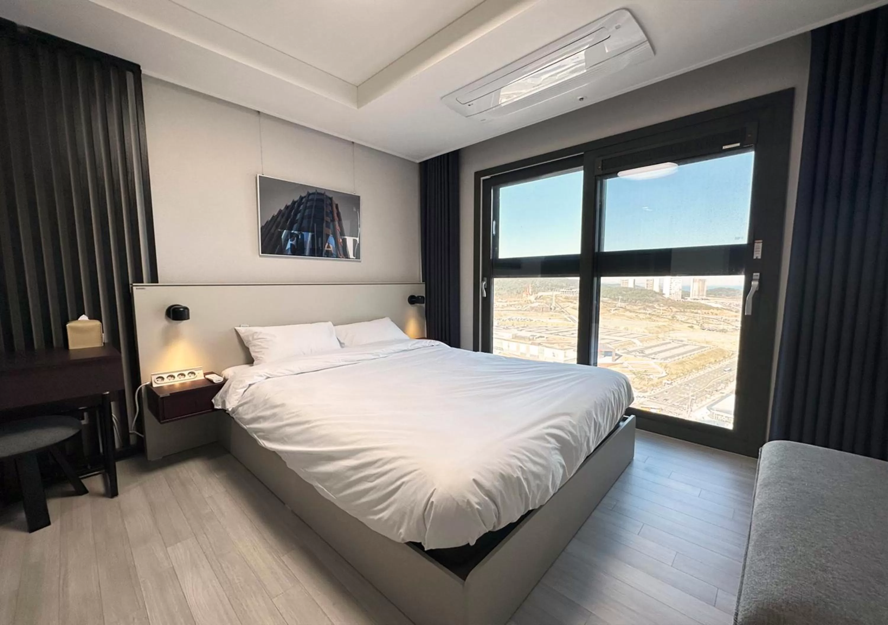 Bed in Y Collection by UH FLAT Osiria