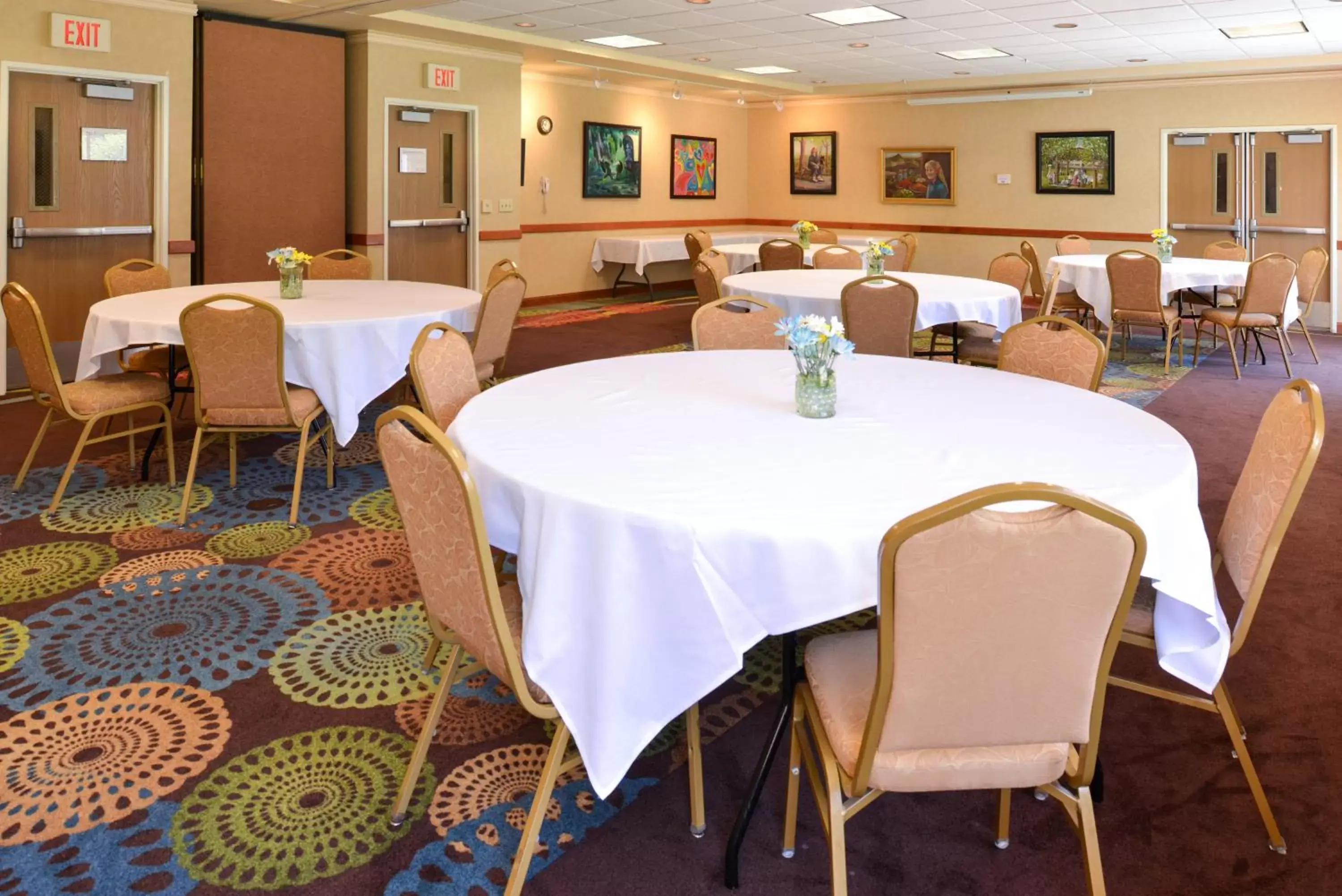Meeting/conference room, Restaurant/Places to Eat in Holiday Inn Express St Croix Valley, an IHG Hotel