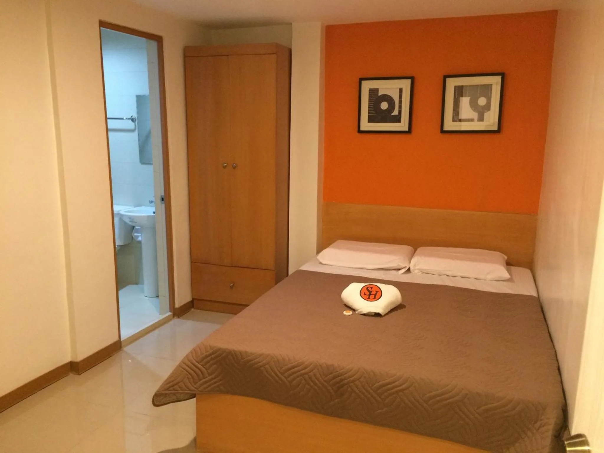 Photo of the whole room, Bed in Stone House Hotel Pasay