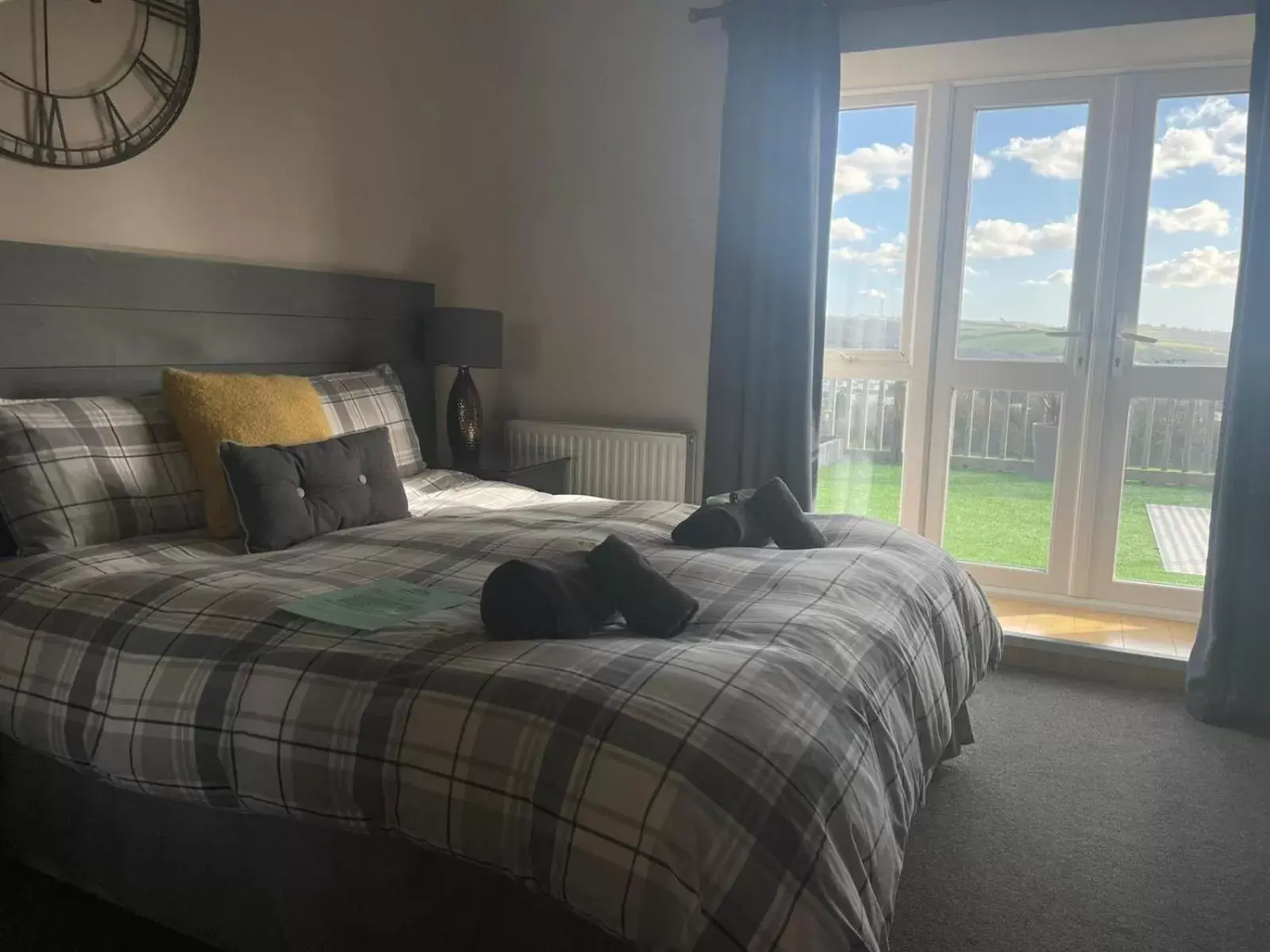 King Room with Additional Single Bed in Widemouth Manor