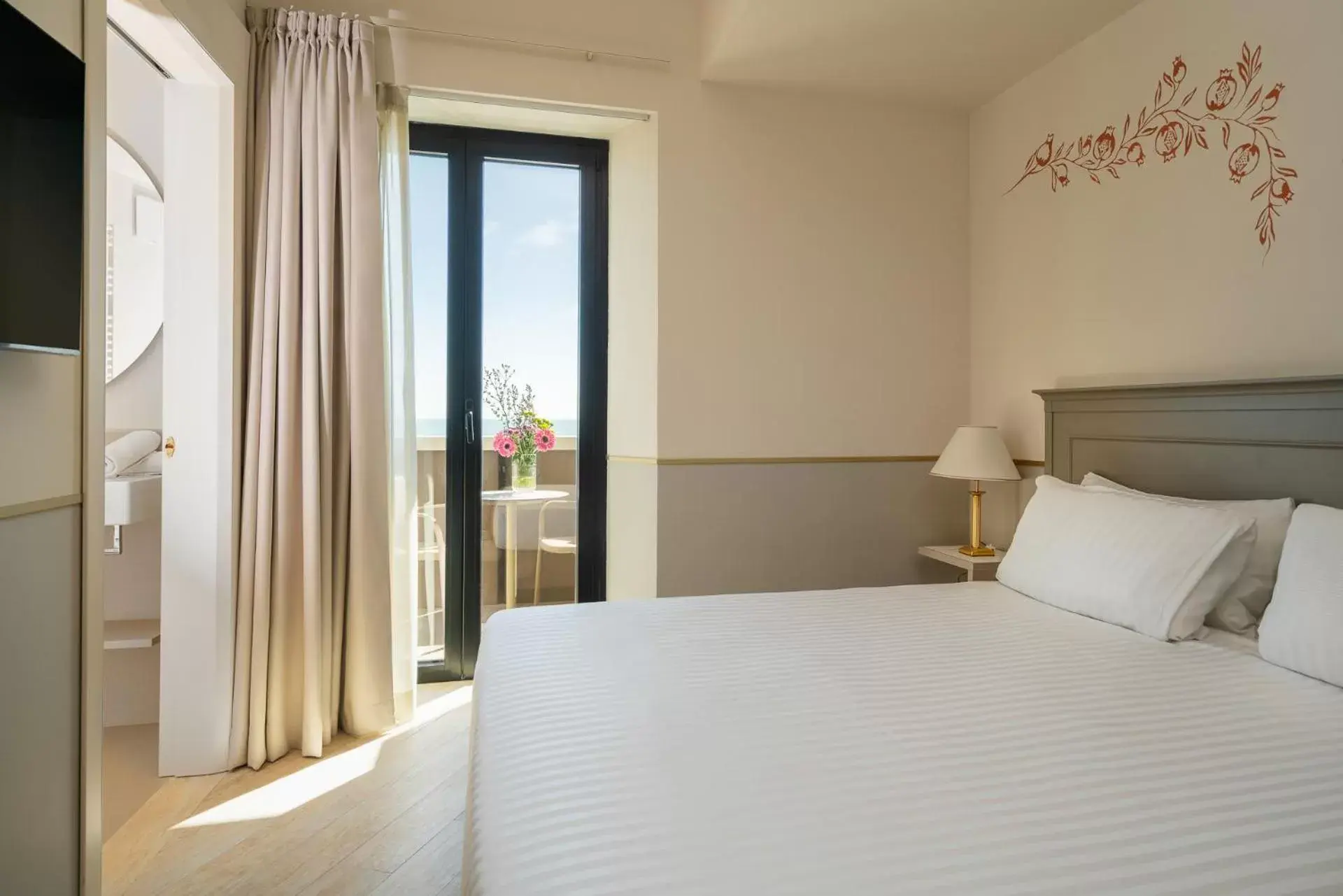 Bedroom, Bed in Hotel Imperiale Rimini & SPA