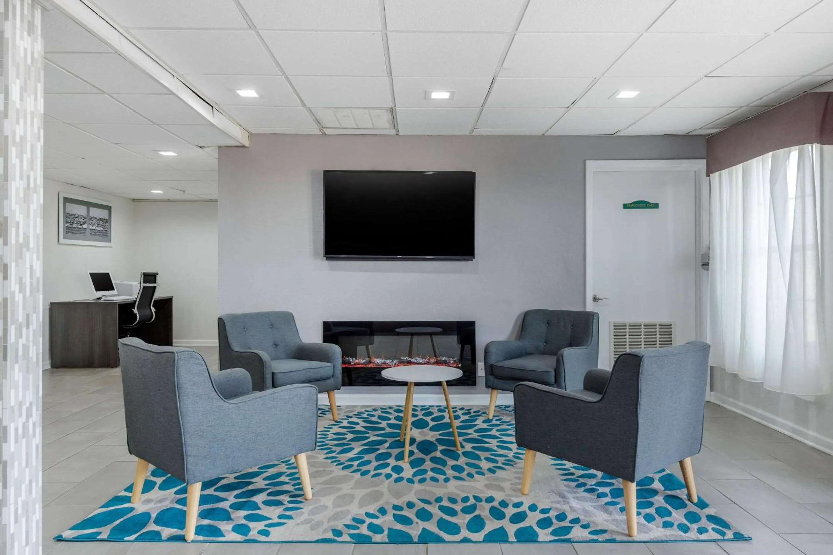 Lobby or reception, Seating Area in Suburban Studios at the University