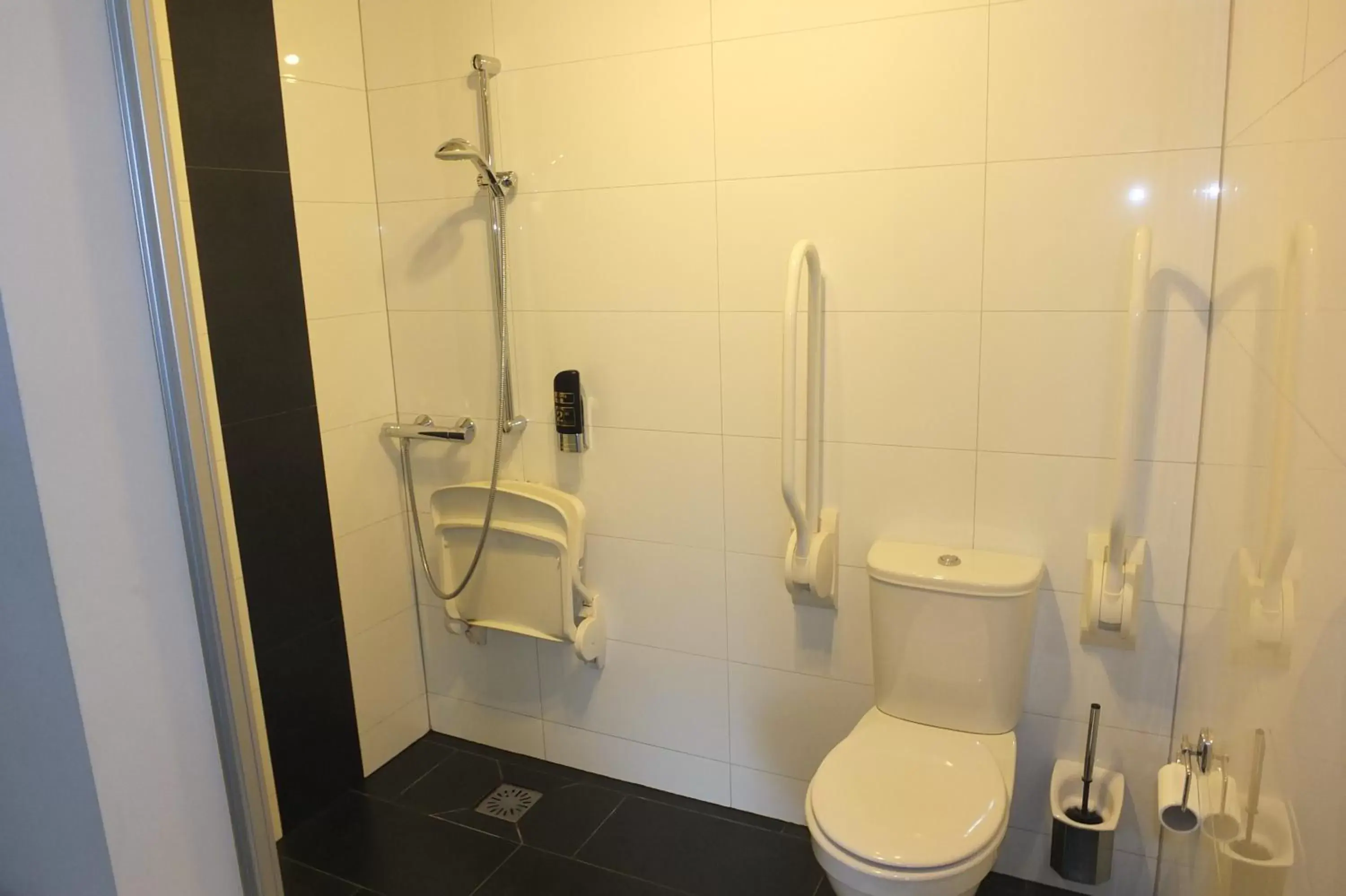 Bathroom in Hotel Restaurant Roerdalen