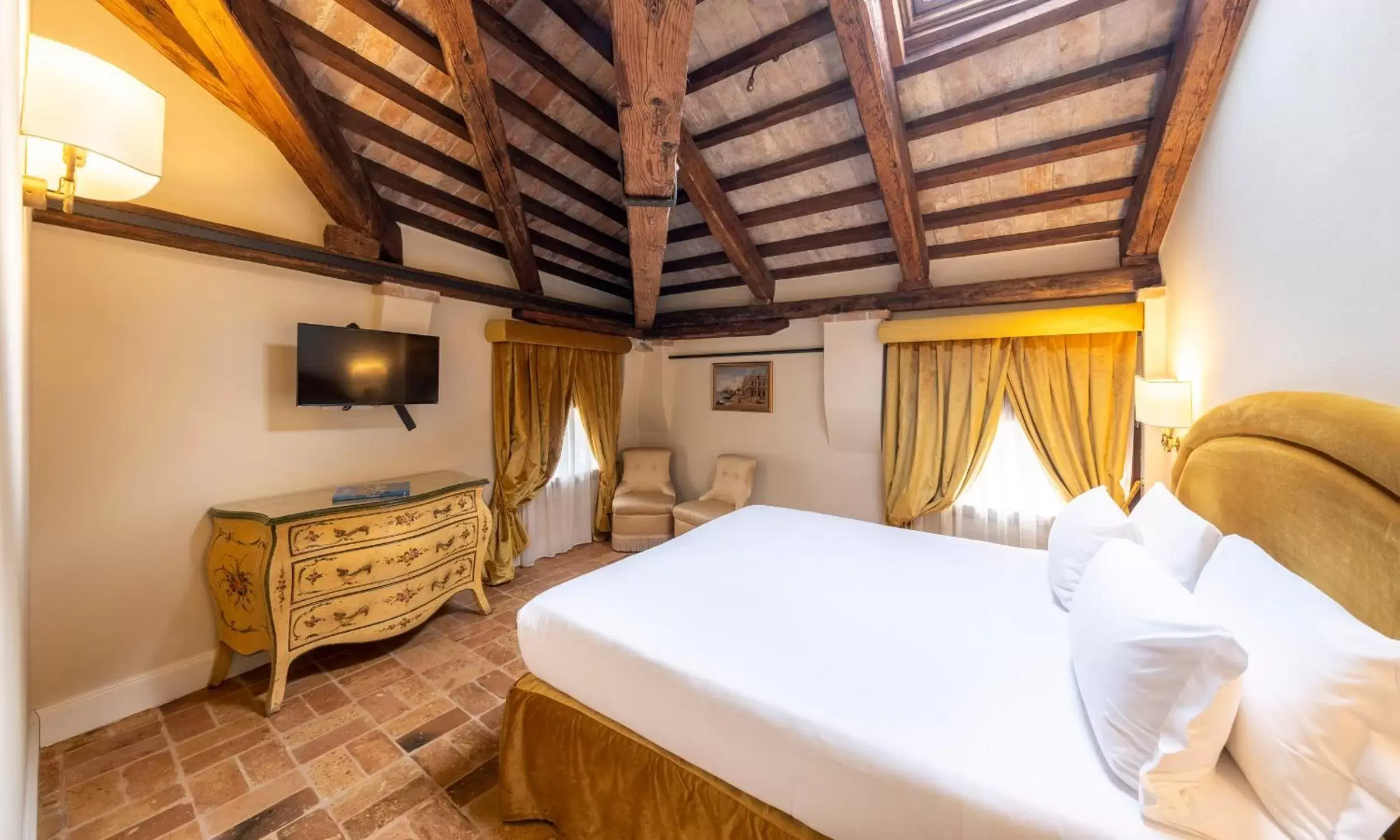 Bedroom, Bed in Hotel Villa Barbarich Venice Mestre