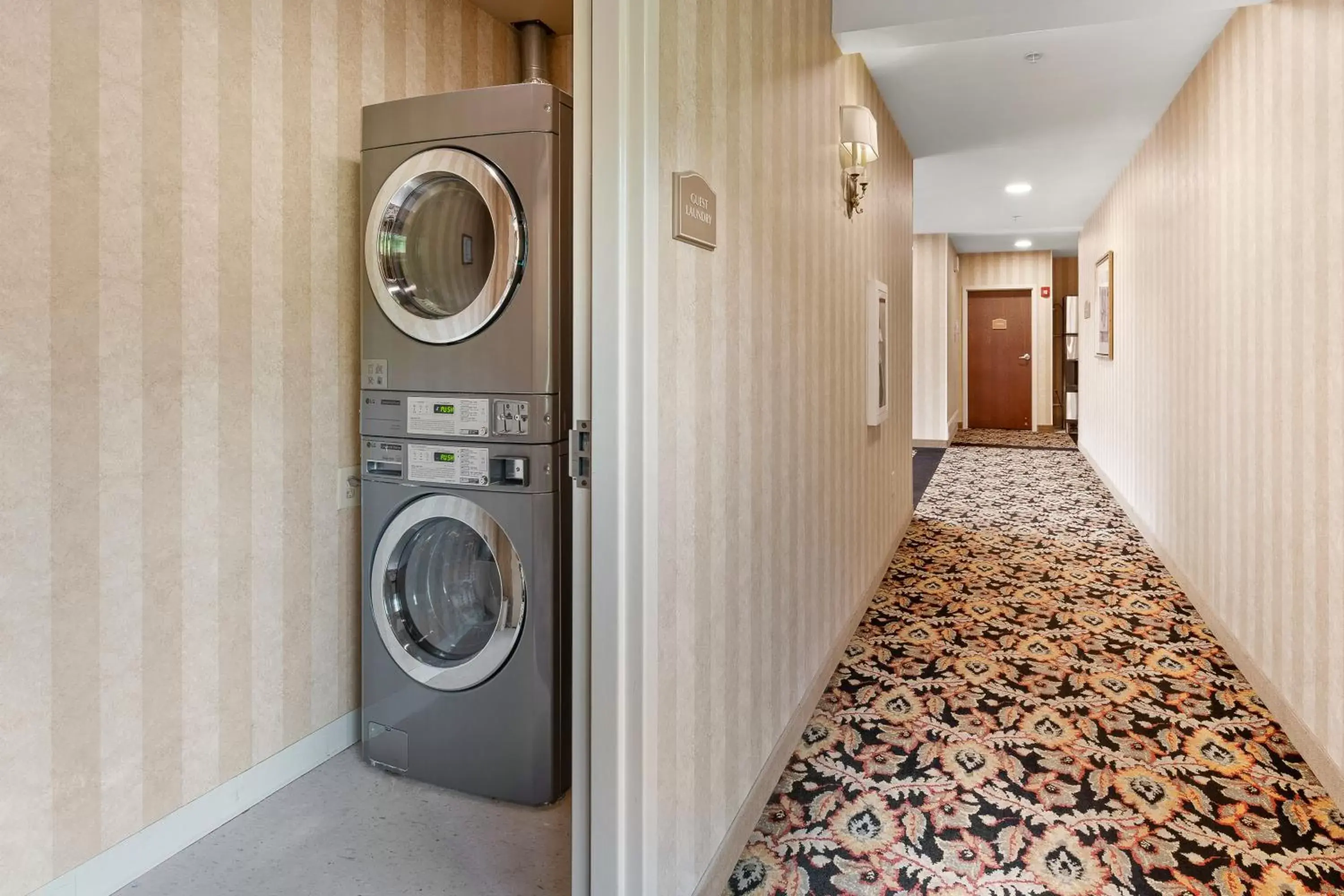 laundry in The English Inn of Charlottesville