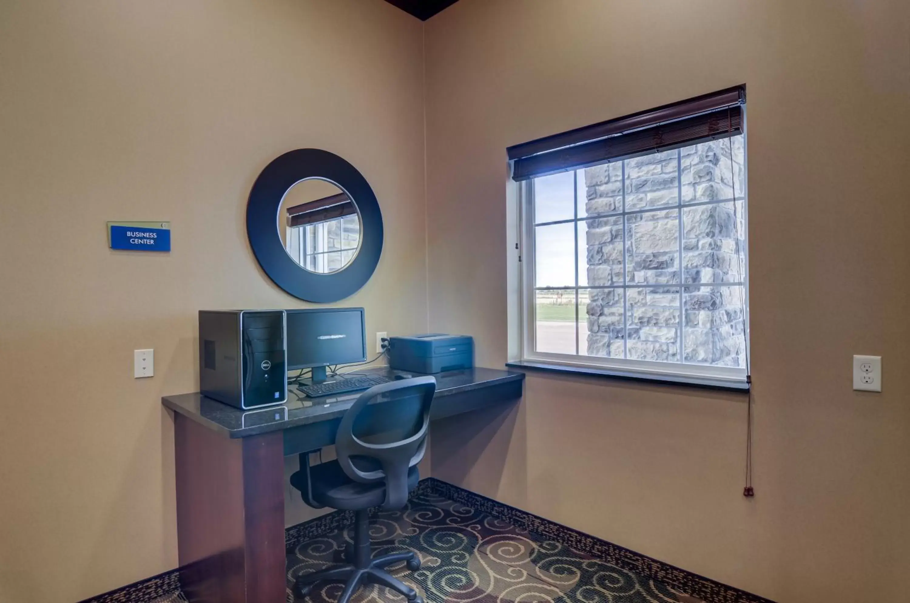 Business facilities, TV/Entertainment Center in Cobblestone Inn & Suites - Ord