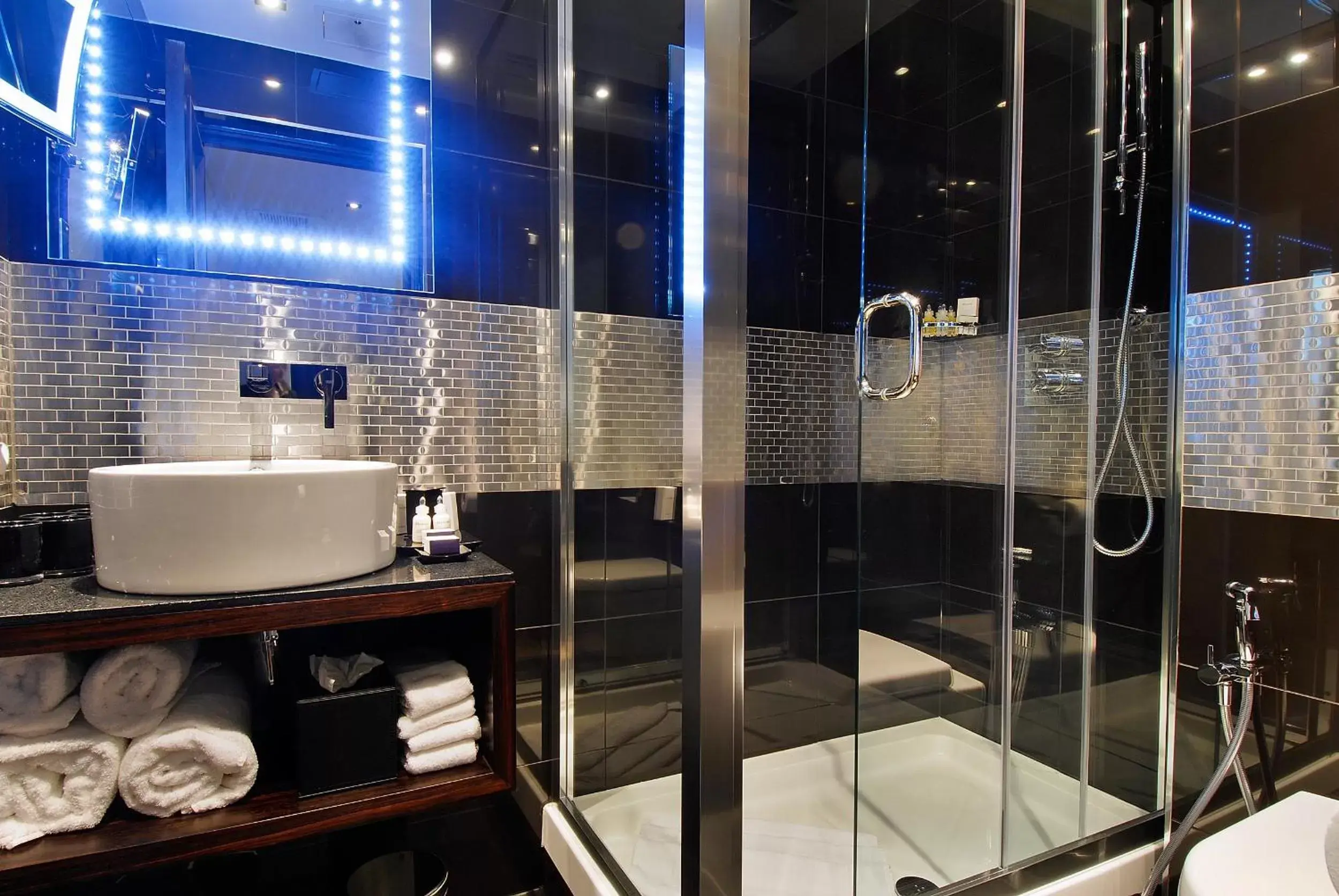 Shower, Bathroom in The Marble Arch London