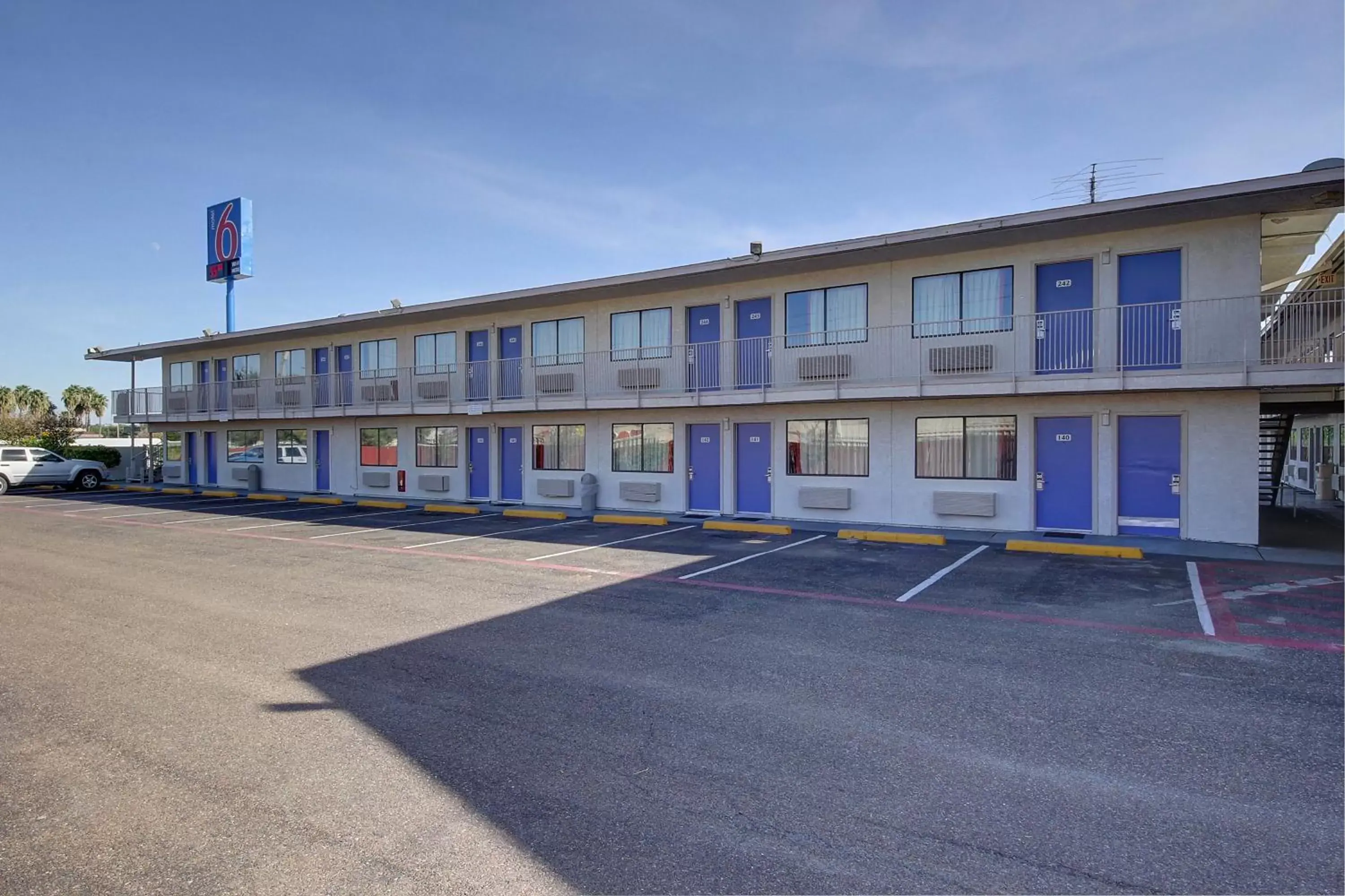 Property building in Motel 6-Laredo, TX - South Property building in Motel 6-Laredo, TX - South