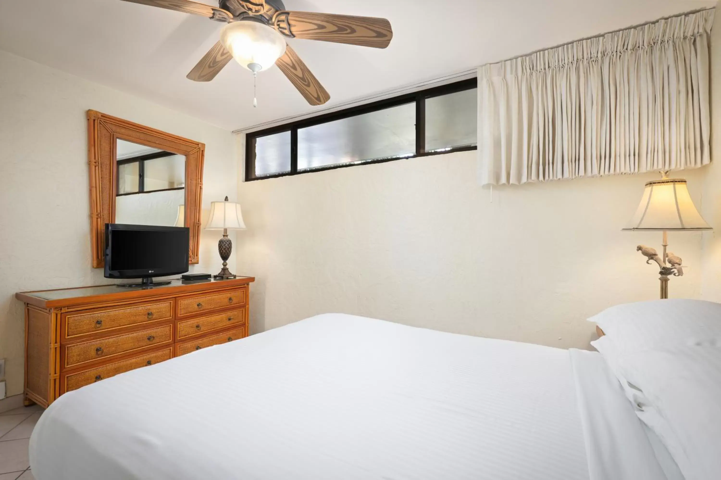 Bed, TV/Entertainment Center in Aston at Papakea Resort