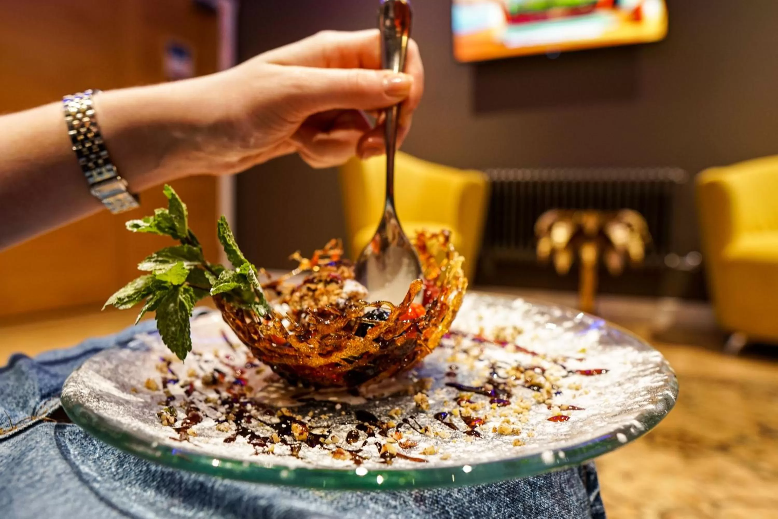 Food and drinks in Halvard Hotel