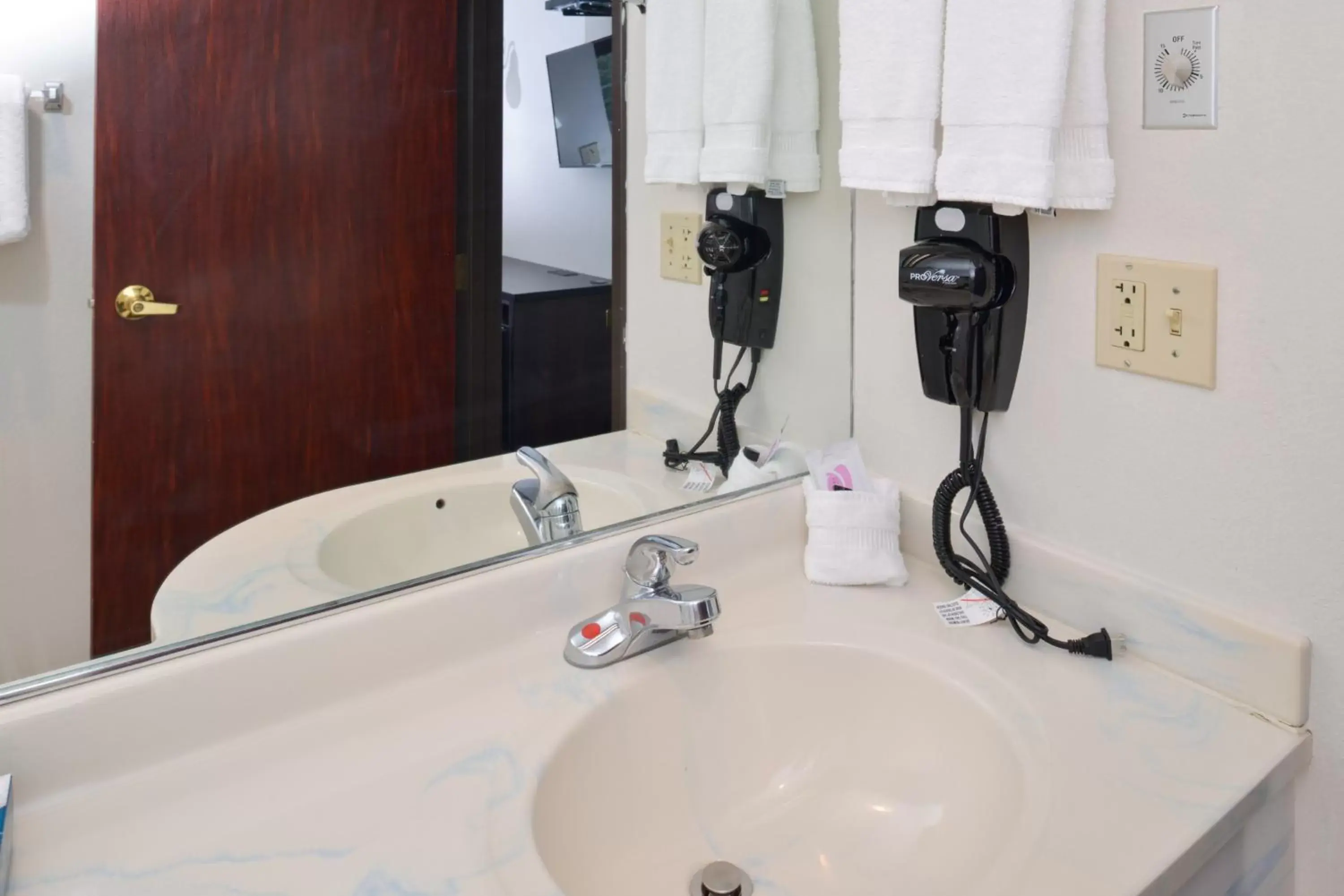 Bath, Bathroom in Hotel Ruby Sandpoint